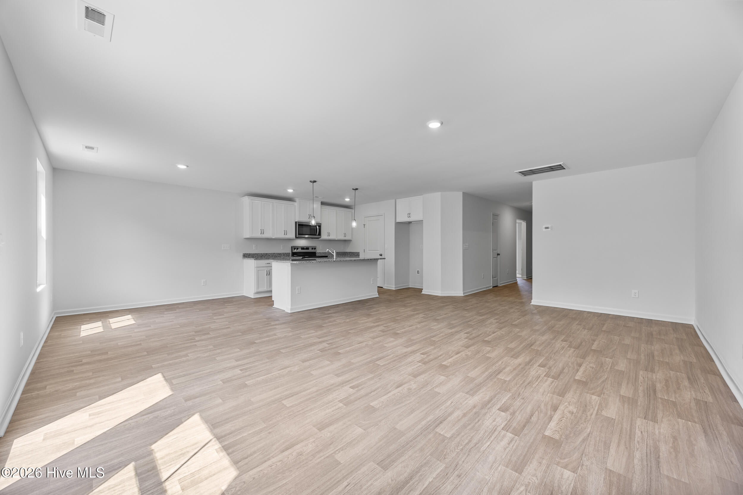 100570048 | Photo 15