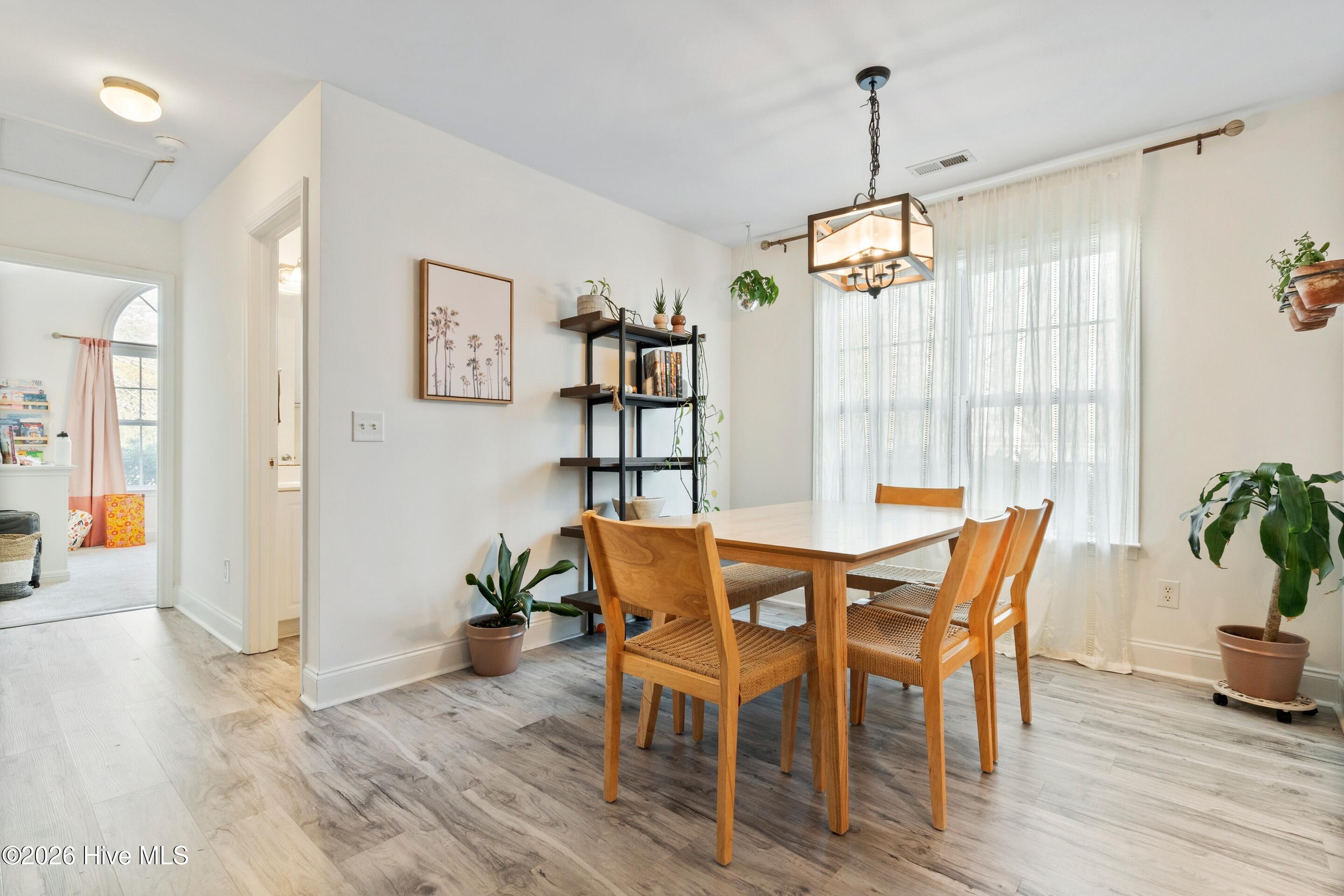 100549655 | Photo 24