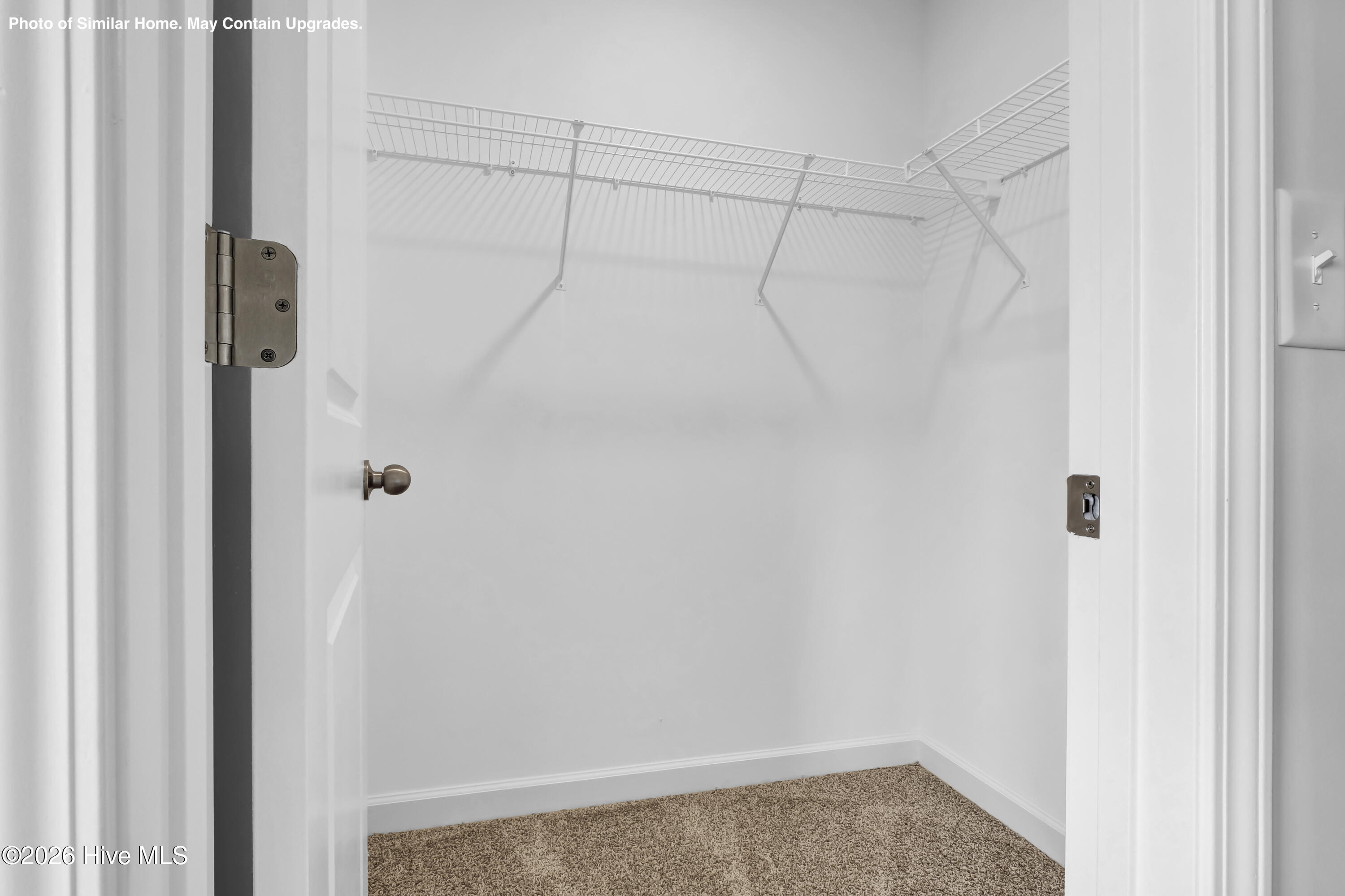 100566893 | Photo 27