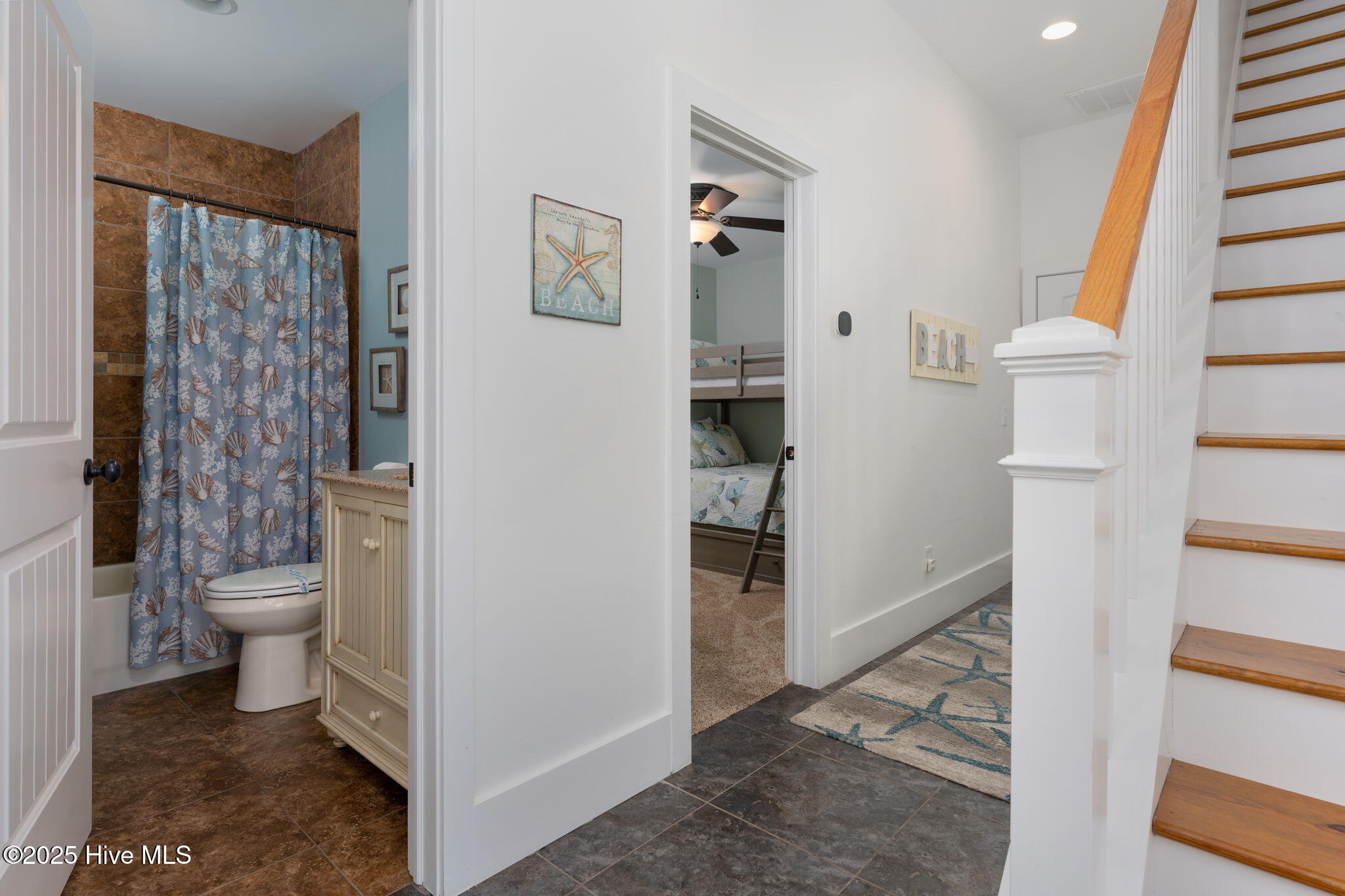 100537095 | Photo 50