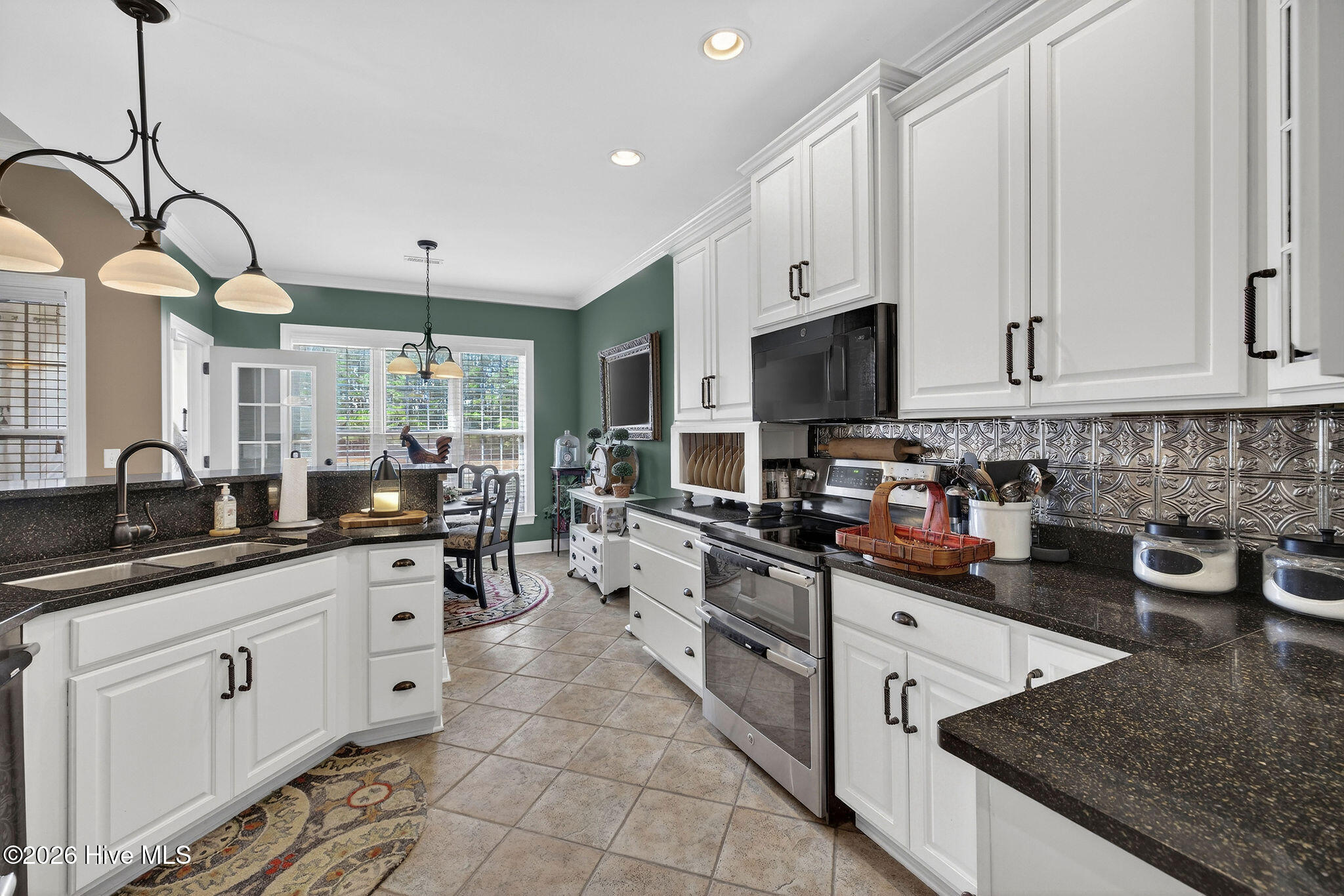 100558563 | Photo 40