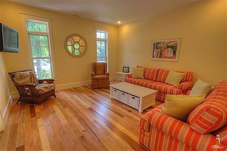 100414806 | Photo 17