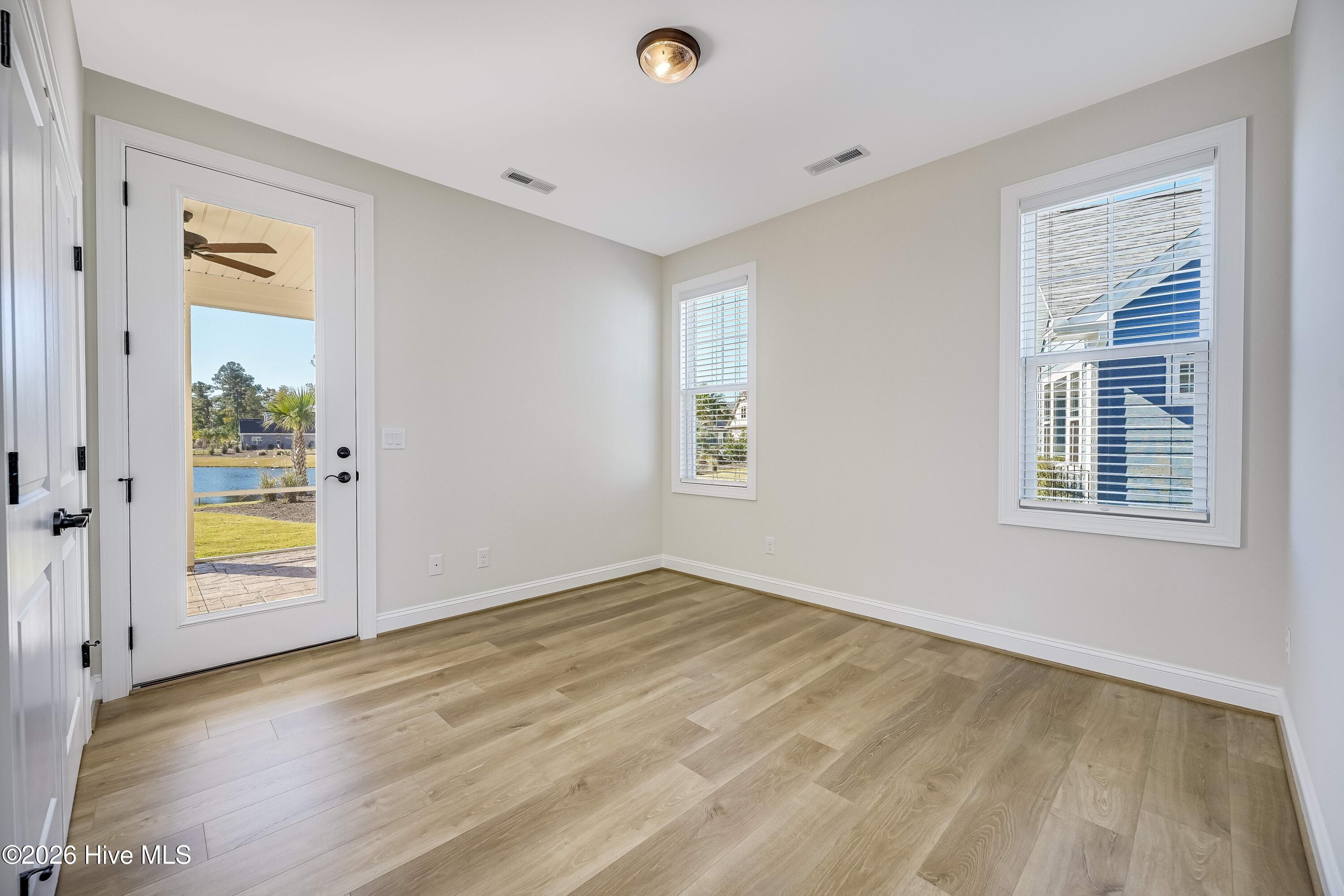 100564282 | Photo 29