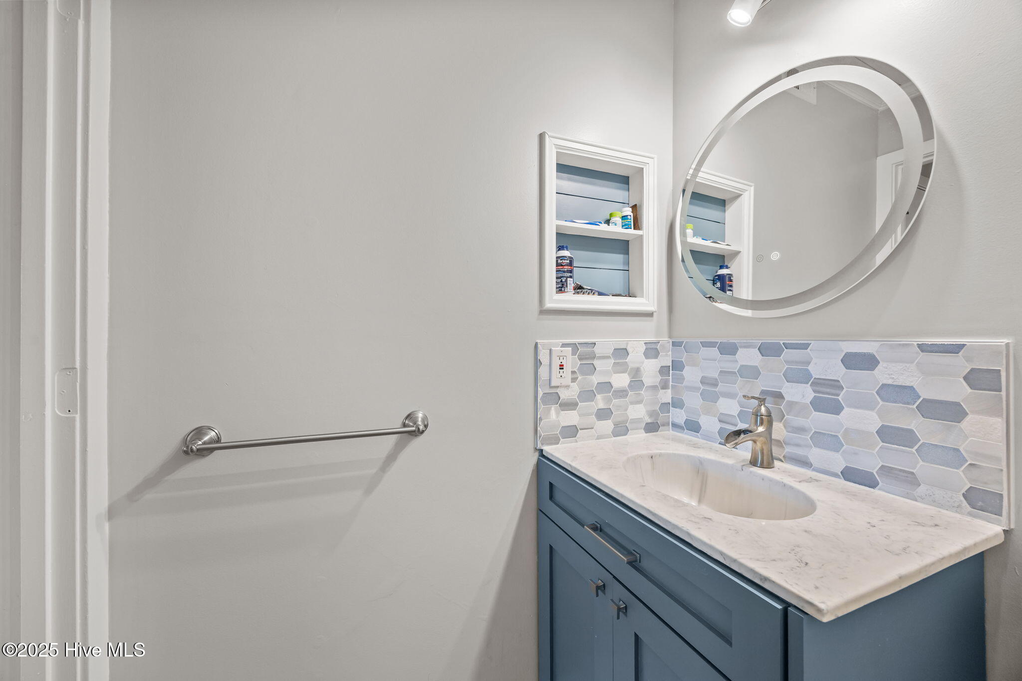 100548198 | Photo 25