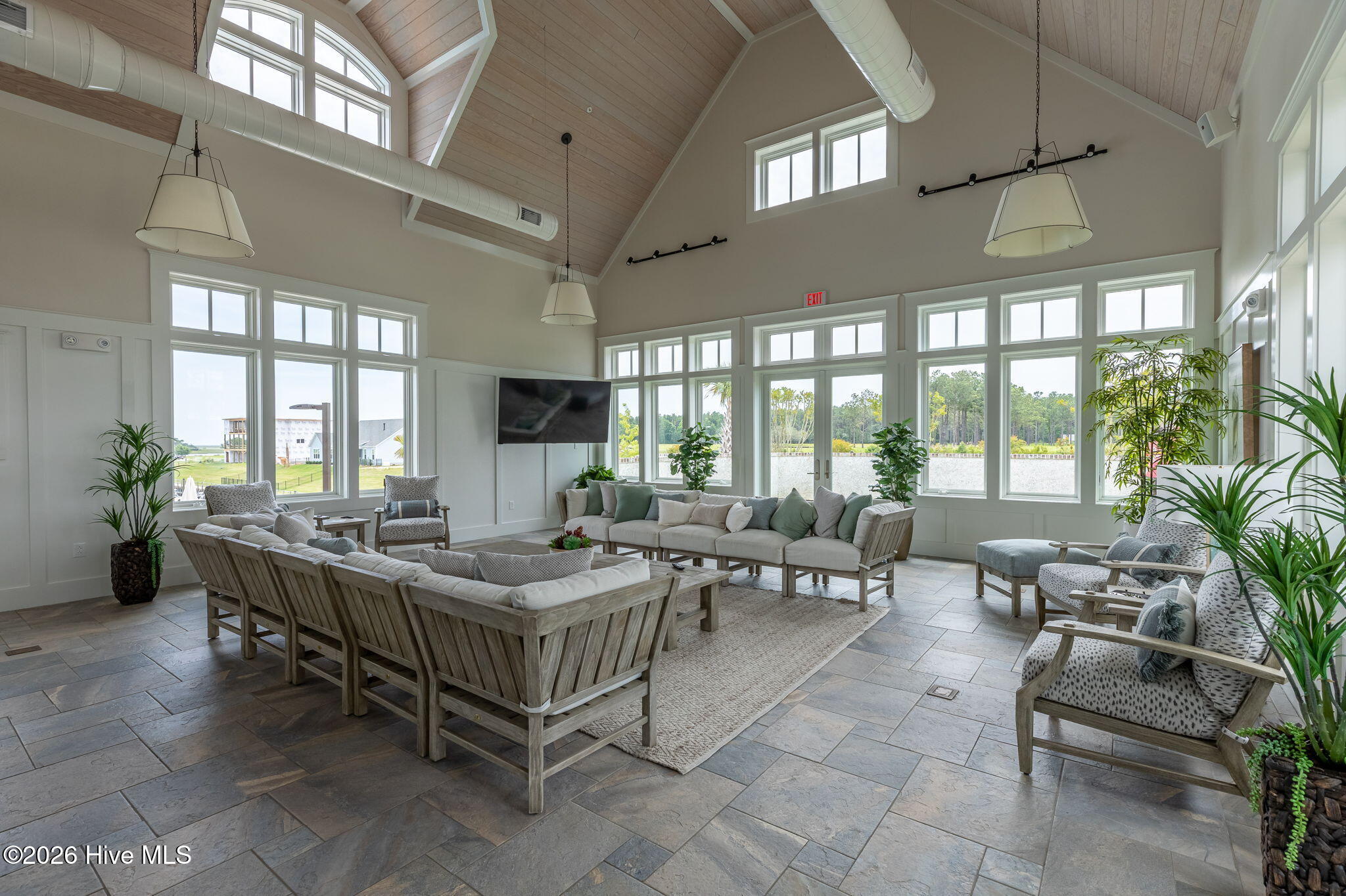 100558696 | Photo 27