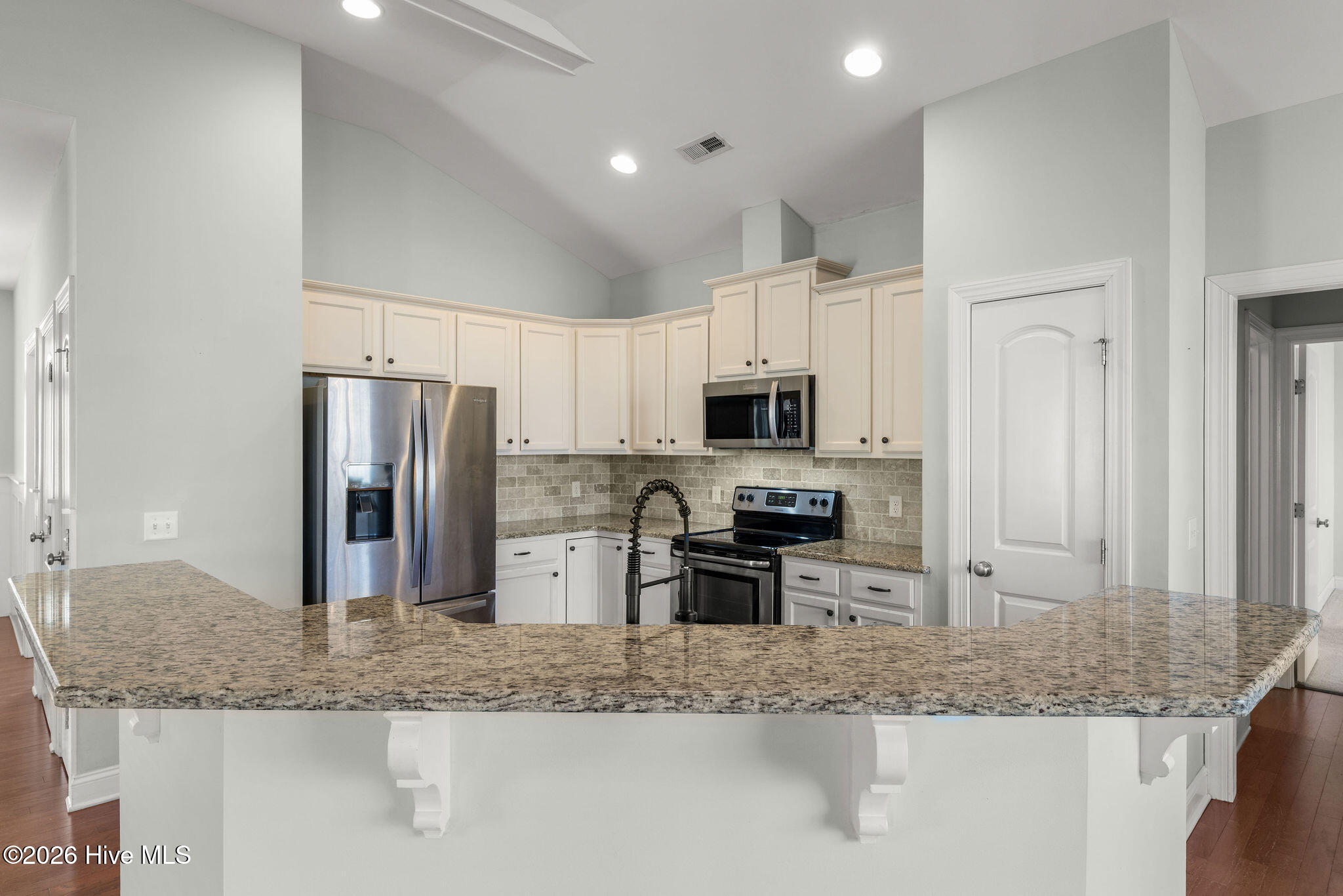 100554608 | Photo 17