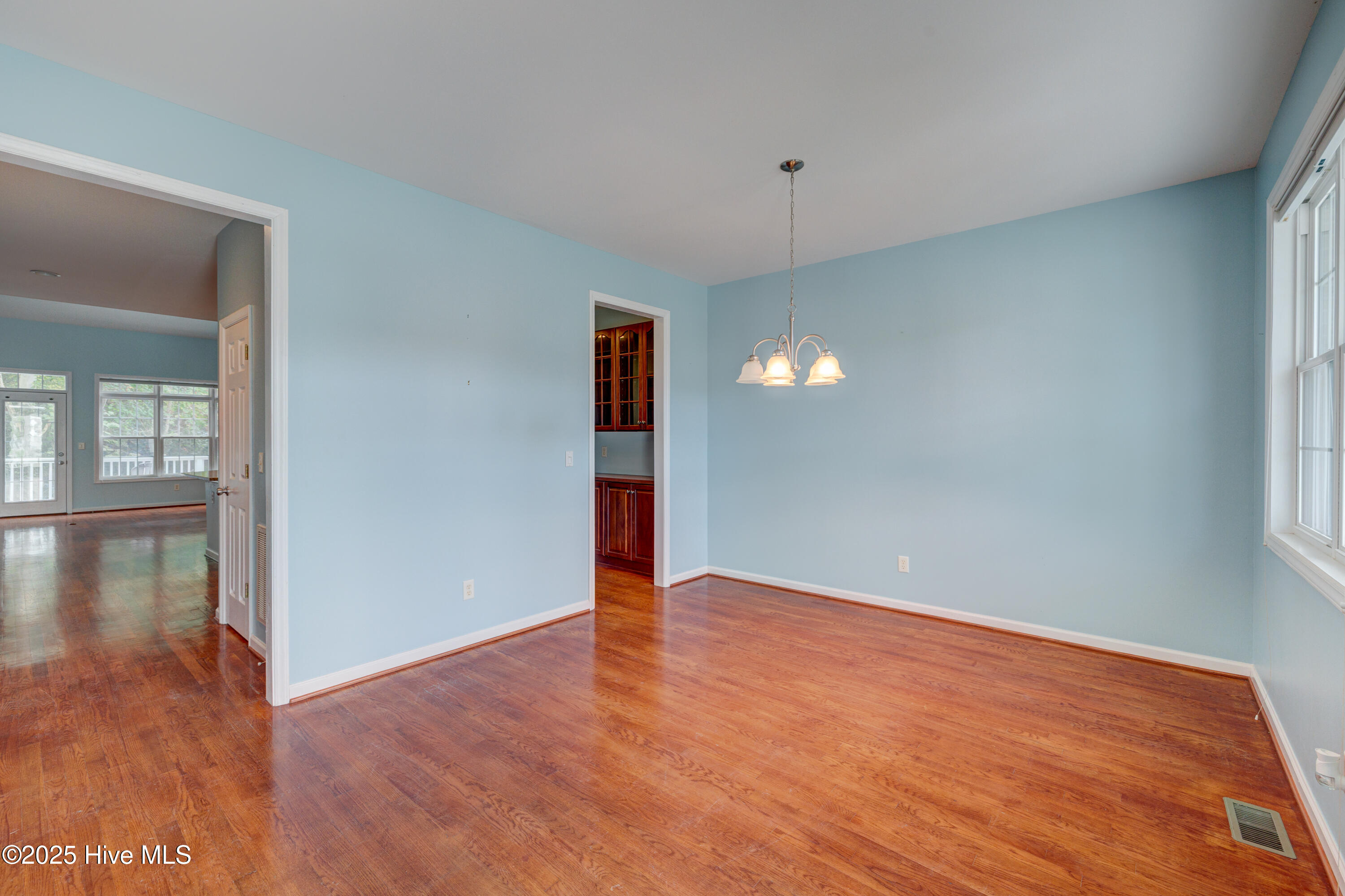 100526585 | Photo 15