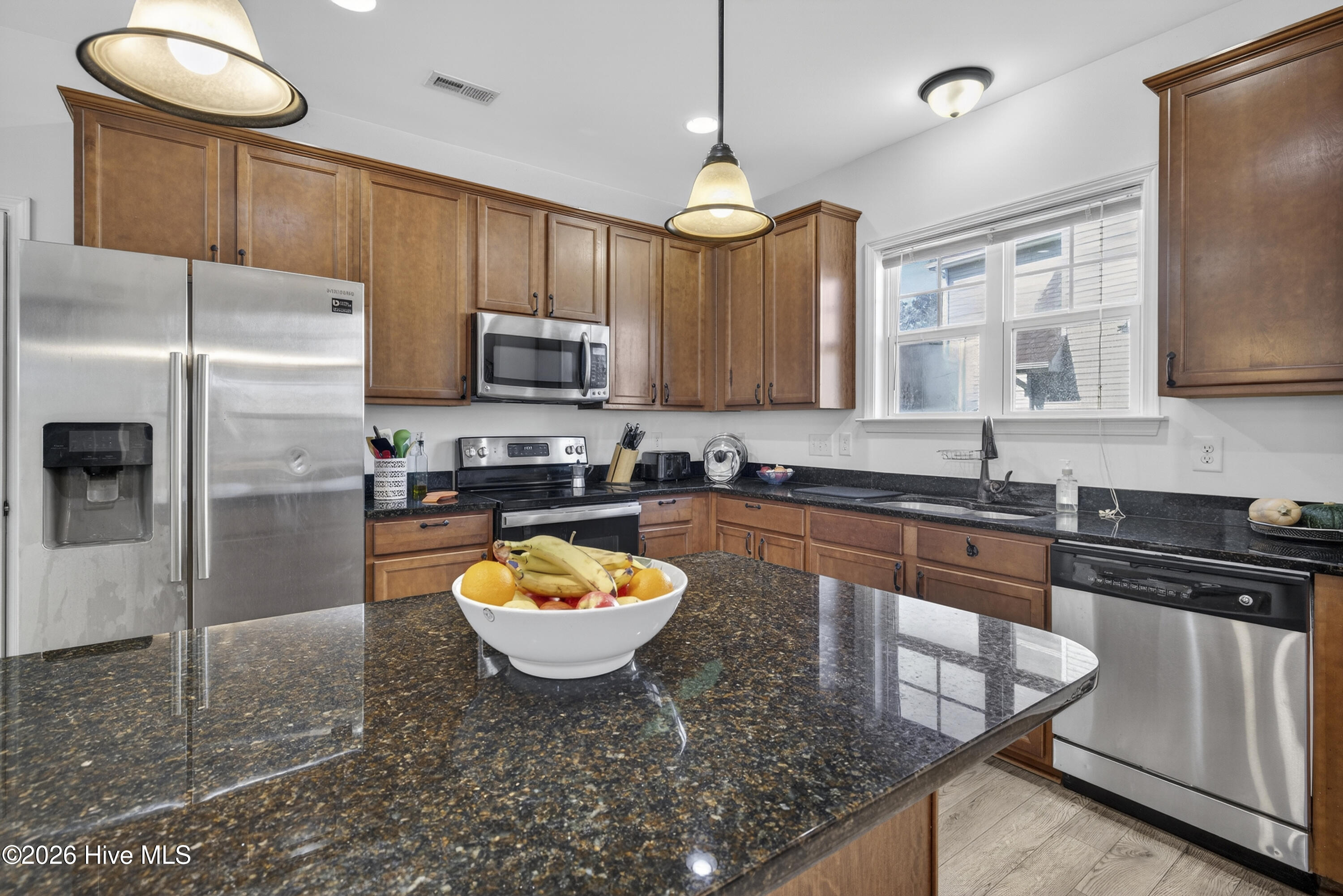 100560873 | Photo 11