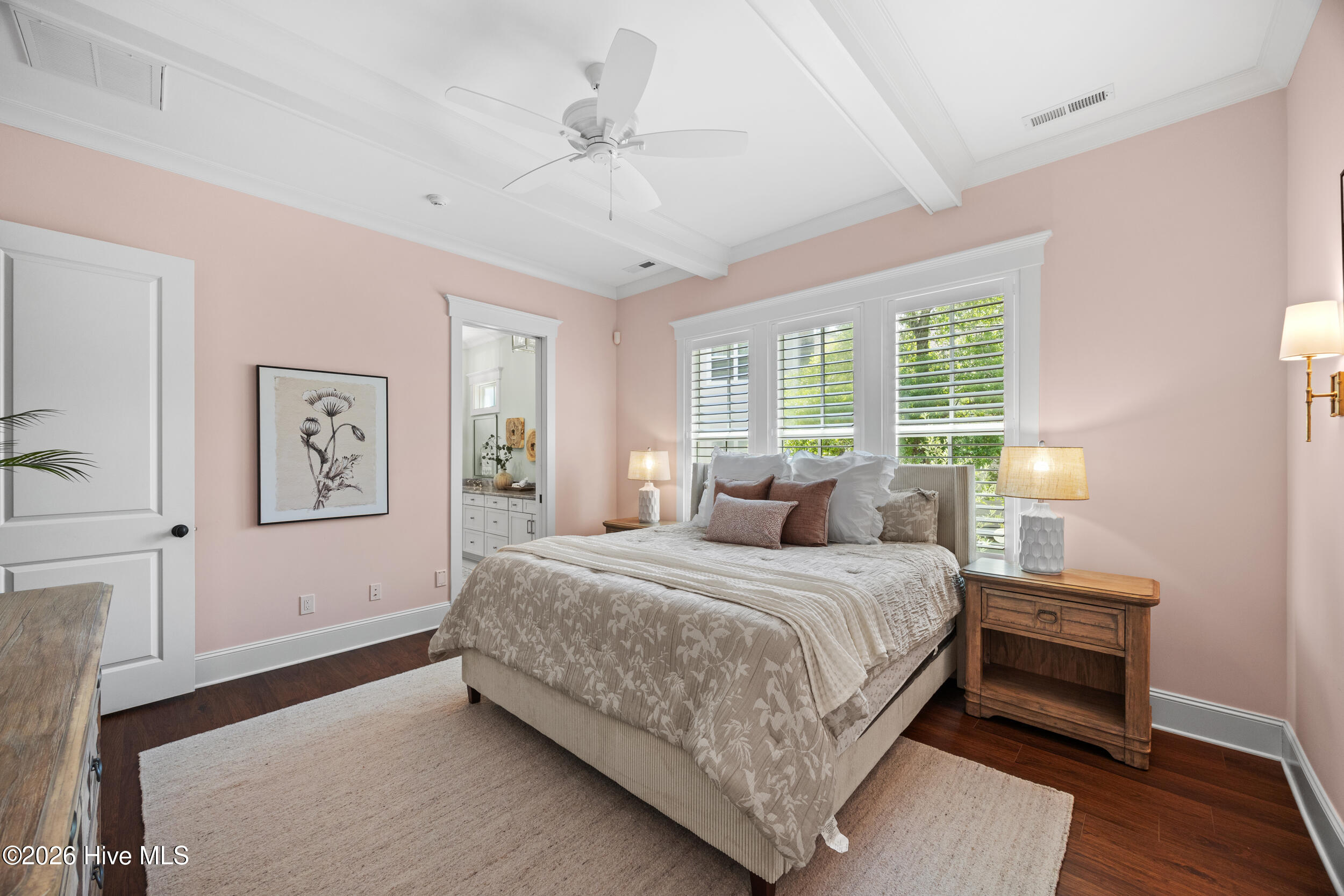 100569354 | Photo 42