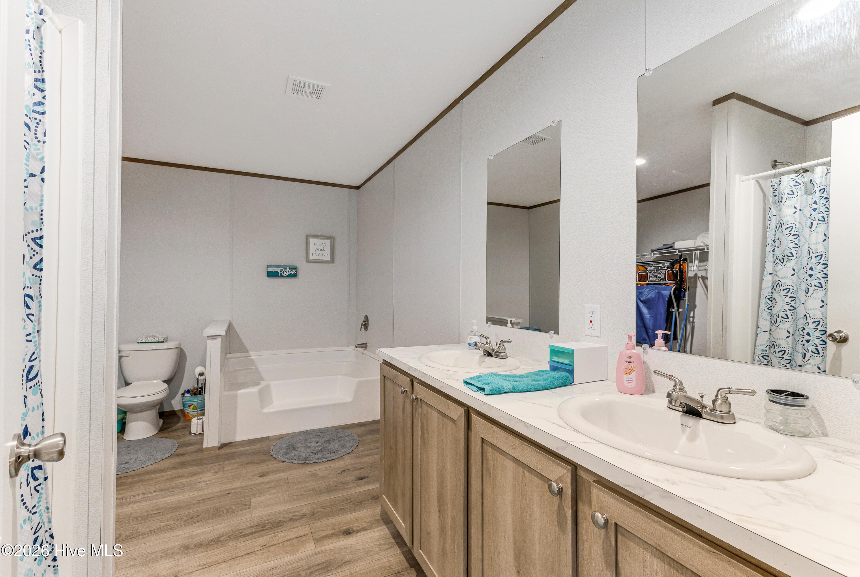 100558800 | Photo 24