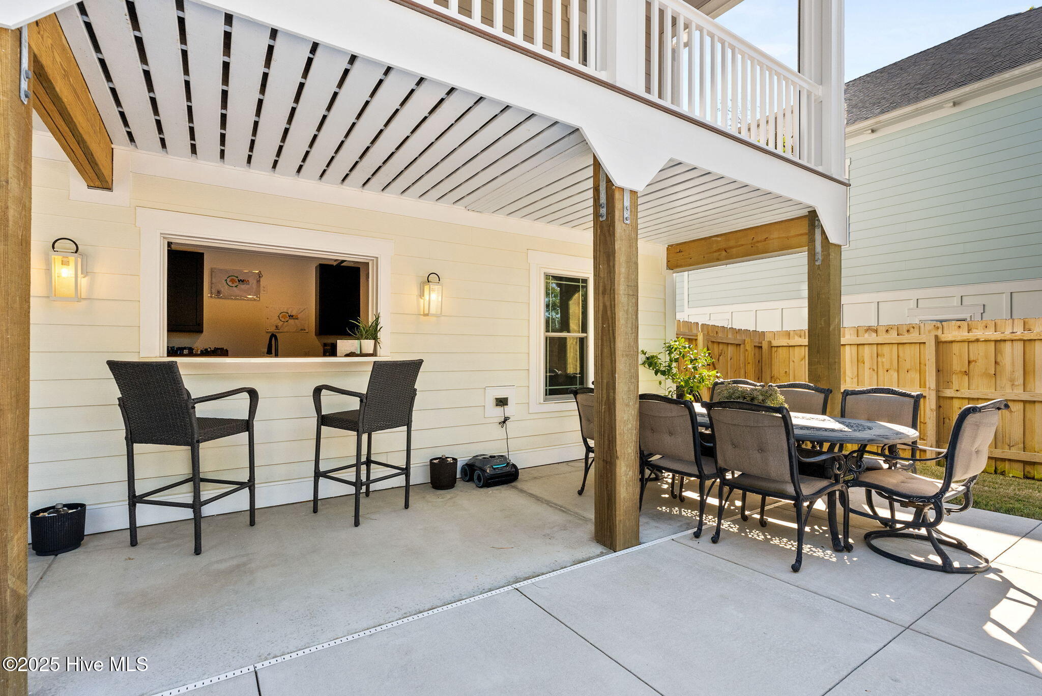 100559638 | Photo 11