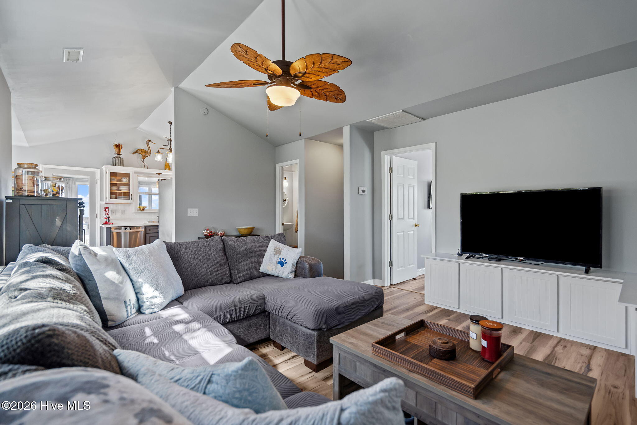 100561498 | Photo 13