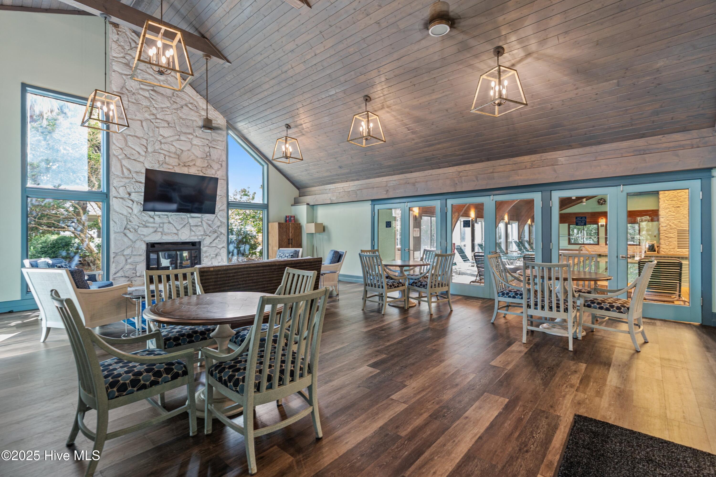 100532800 | Photo 51