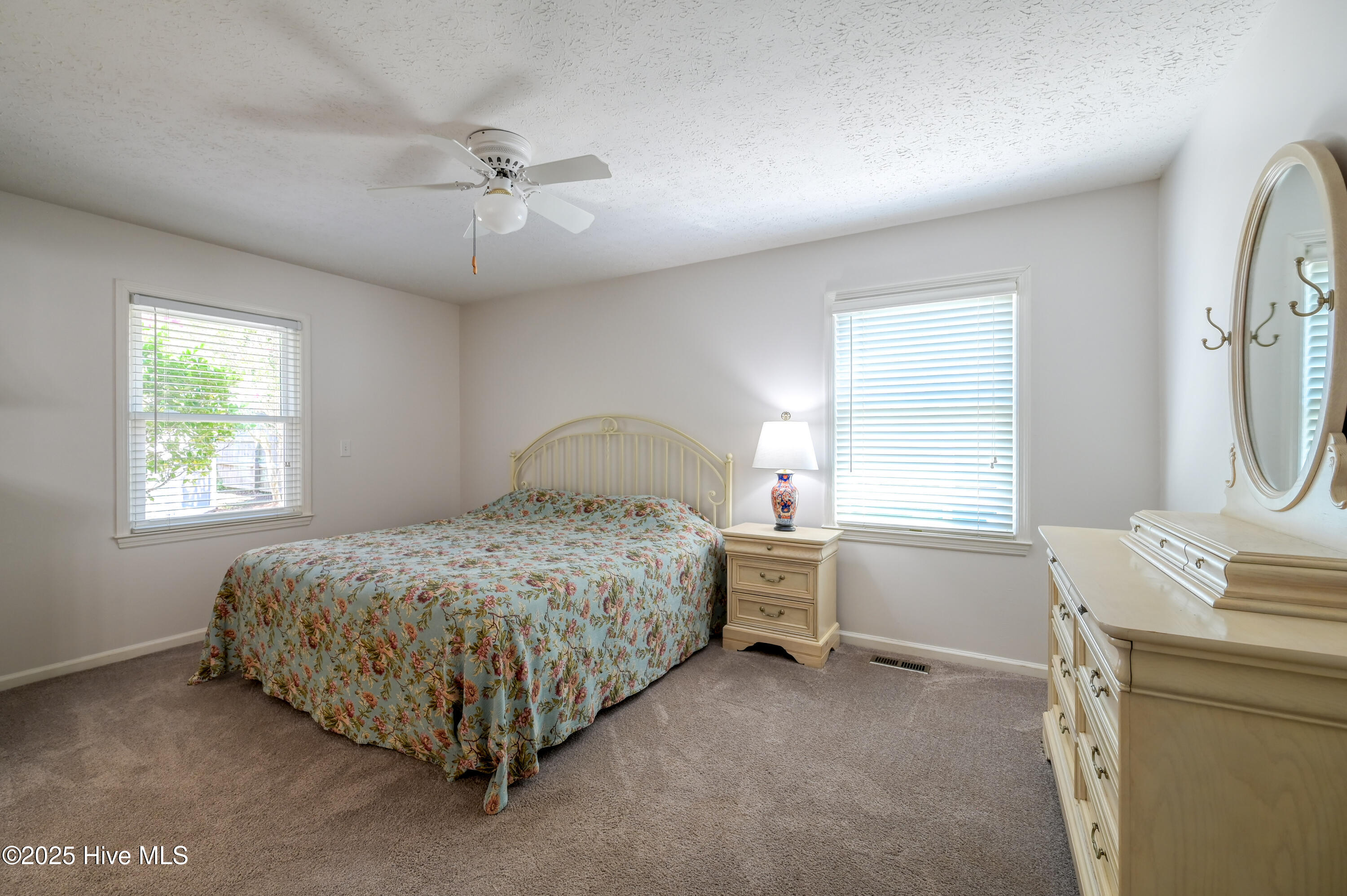 100522870 | Photo 14