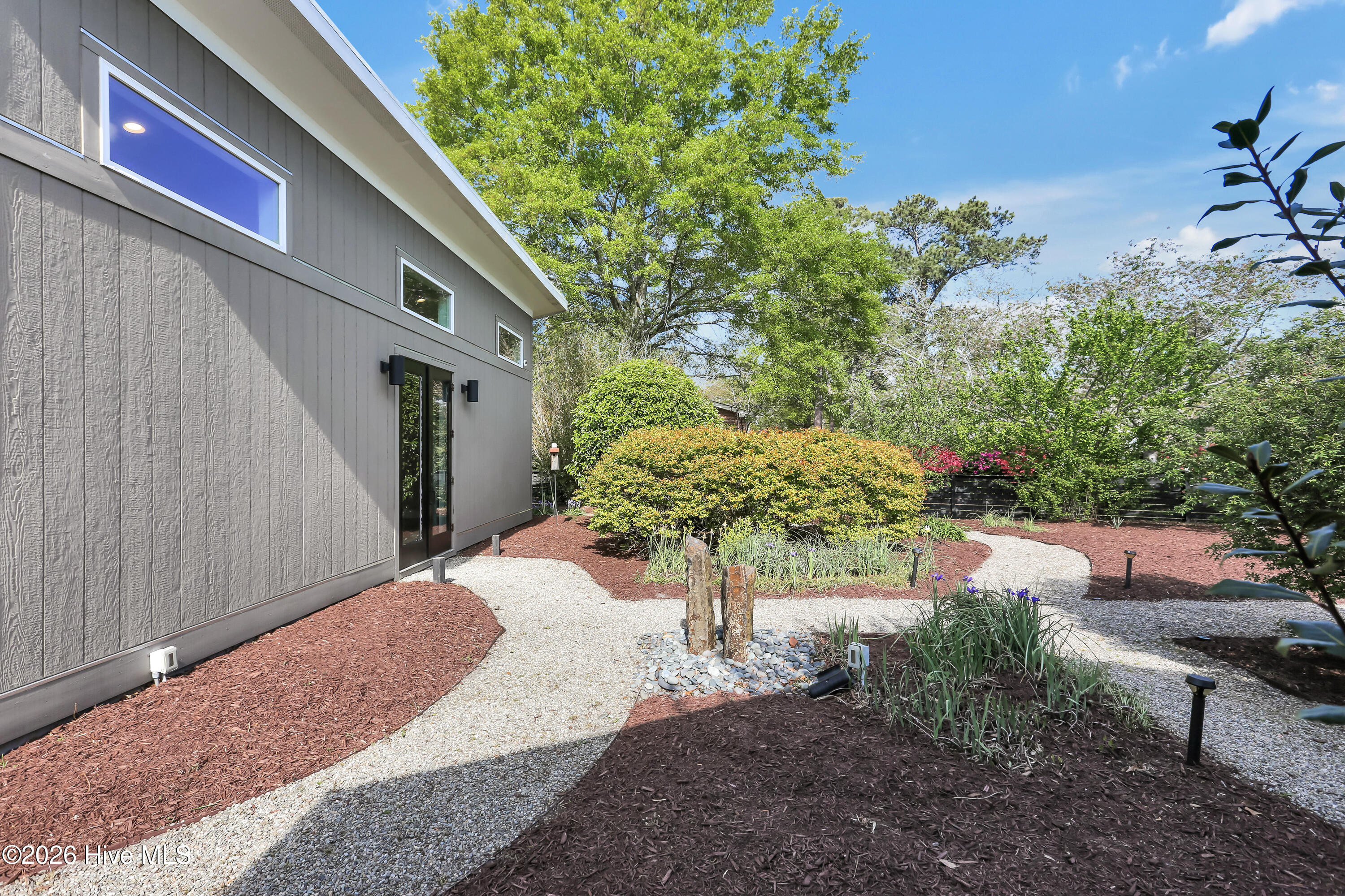 100565189 | Photo 33