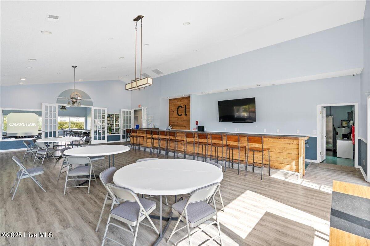 100543008 | Photo 54