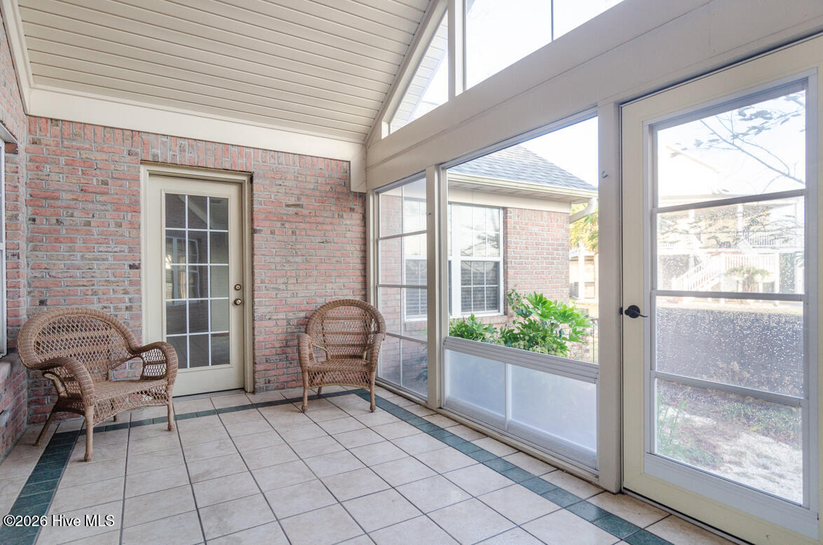 100567323 | Photo 33