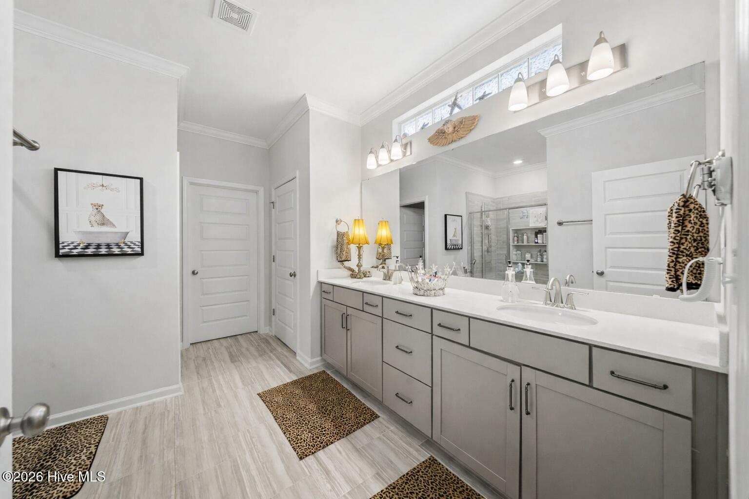 100568500 | Photo 34