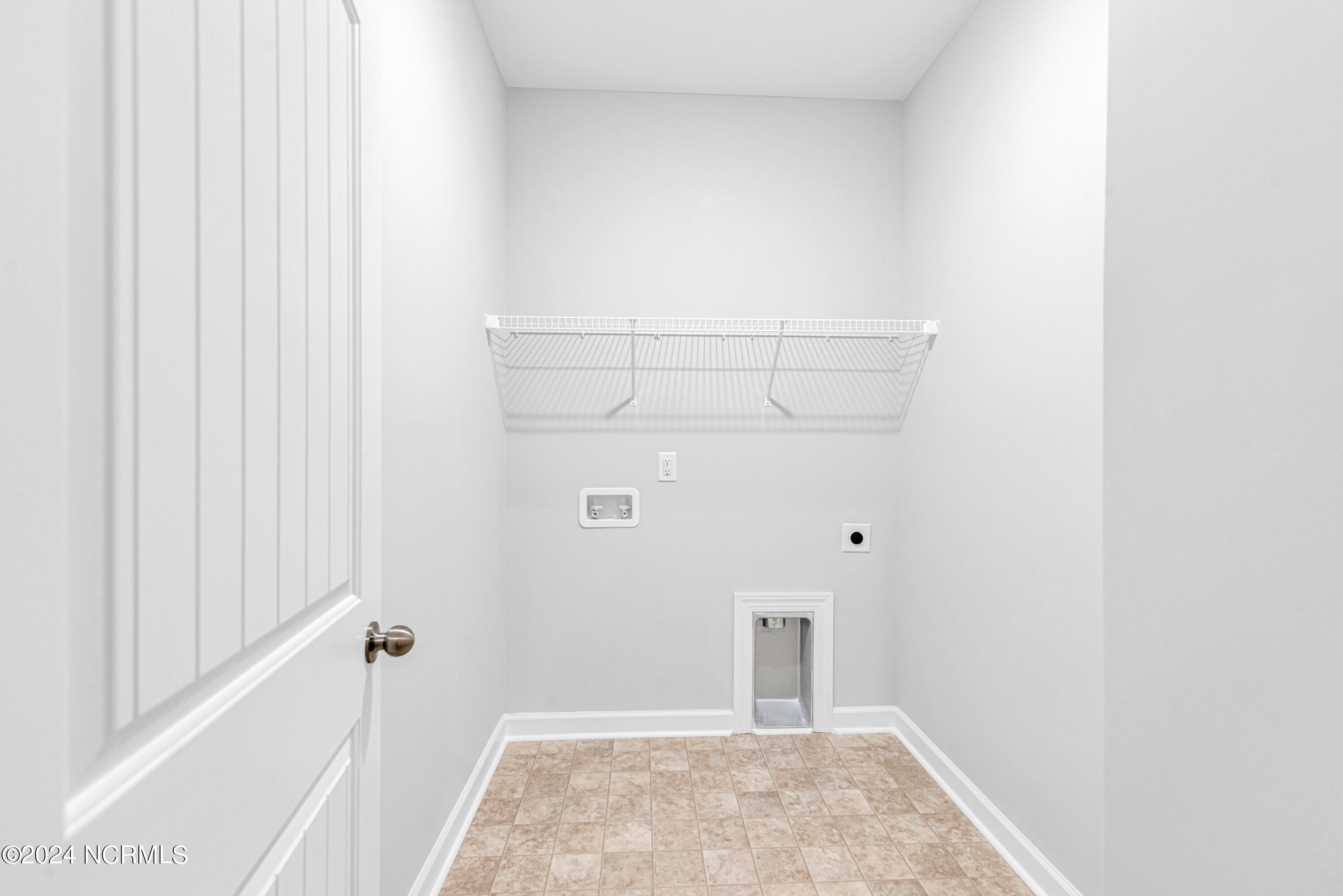 100563429 | Photo 40