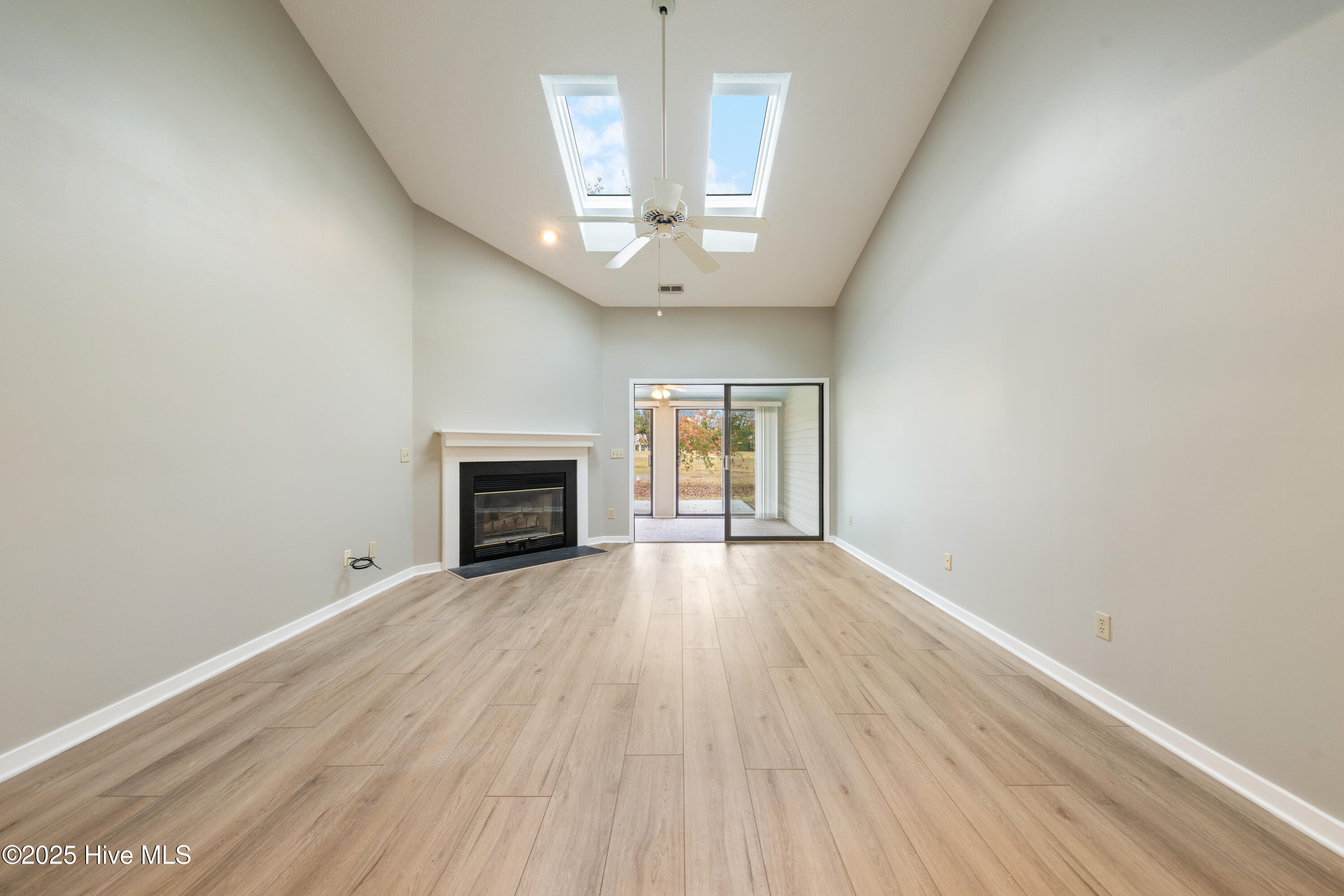 100543357 | Photo 14