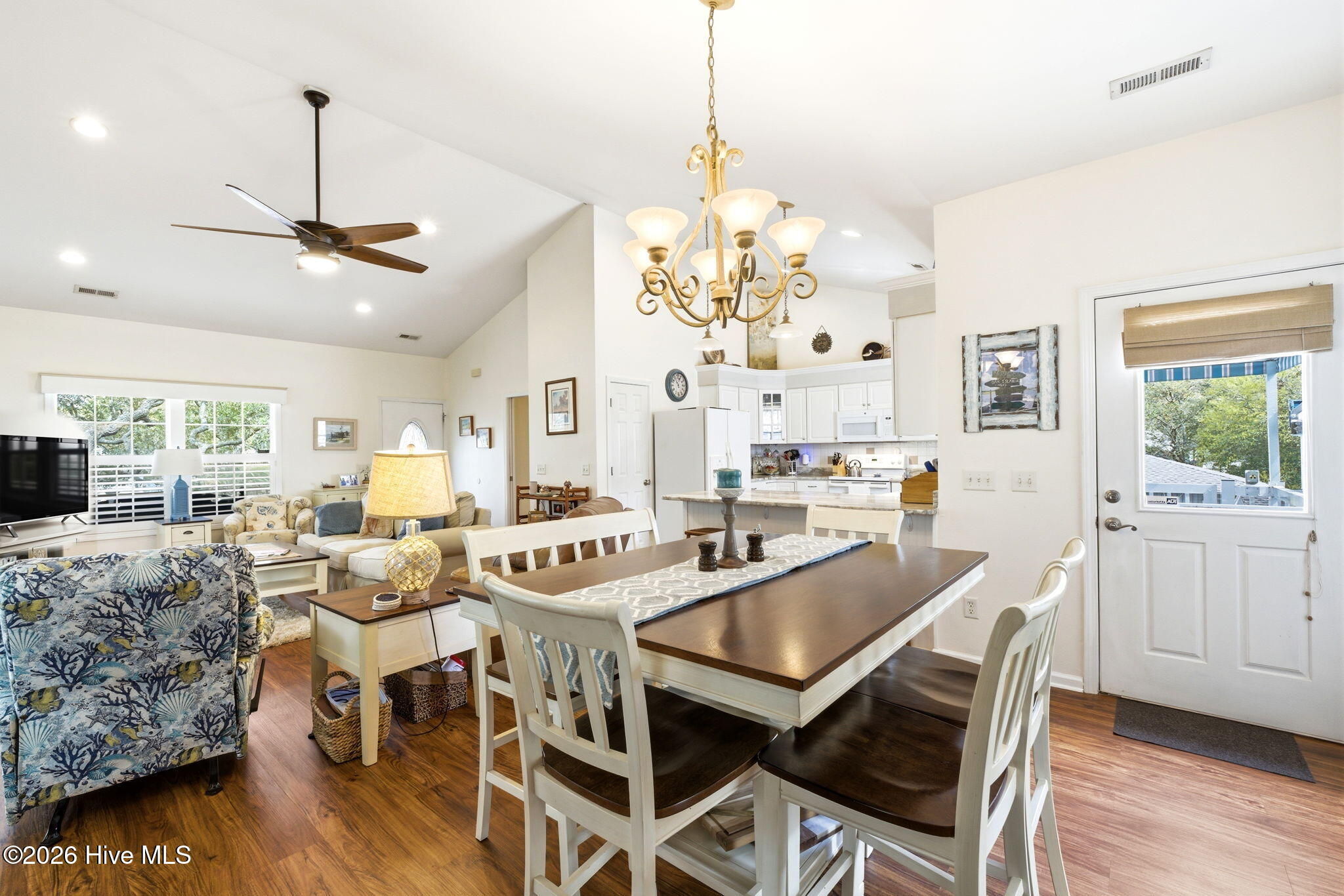 100565063 | Photo 25