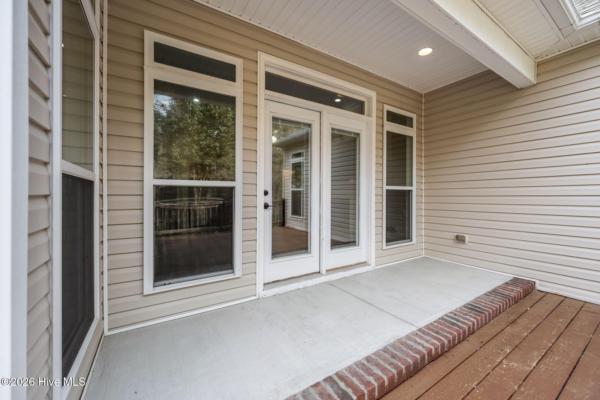 100562533 | Photo 54