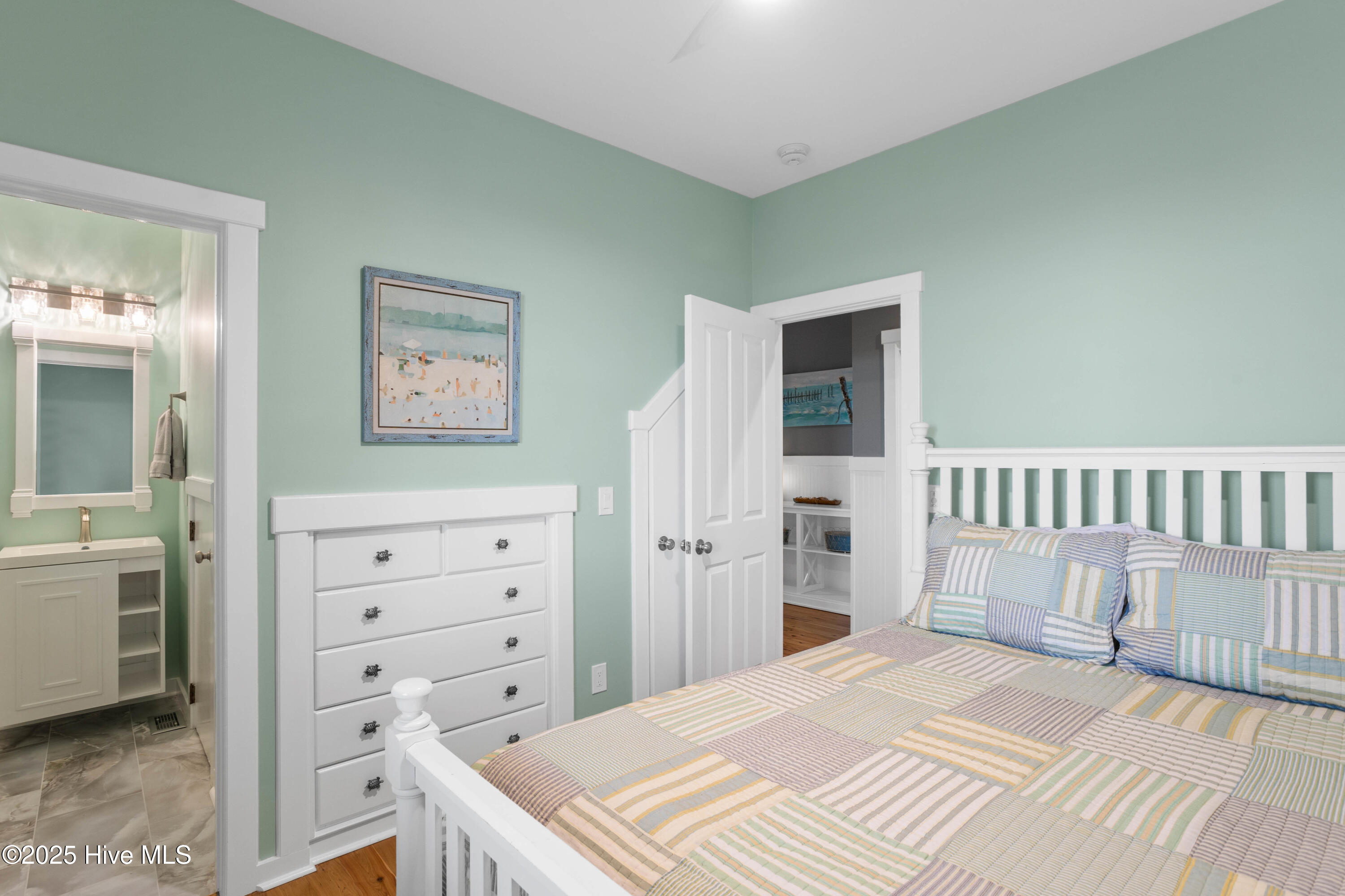 100494398 | Photo 49