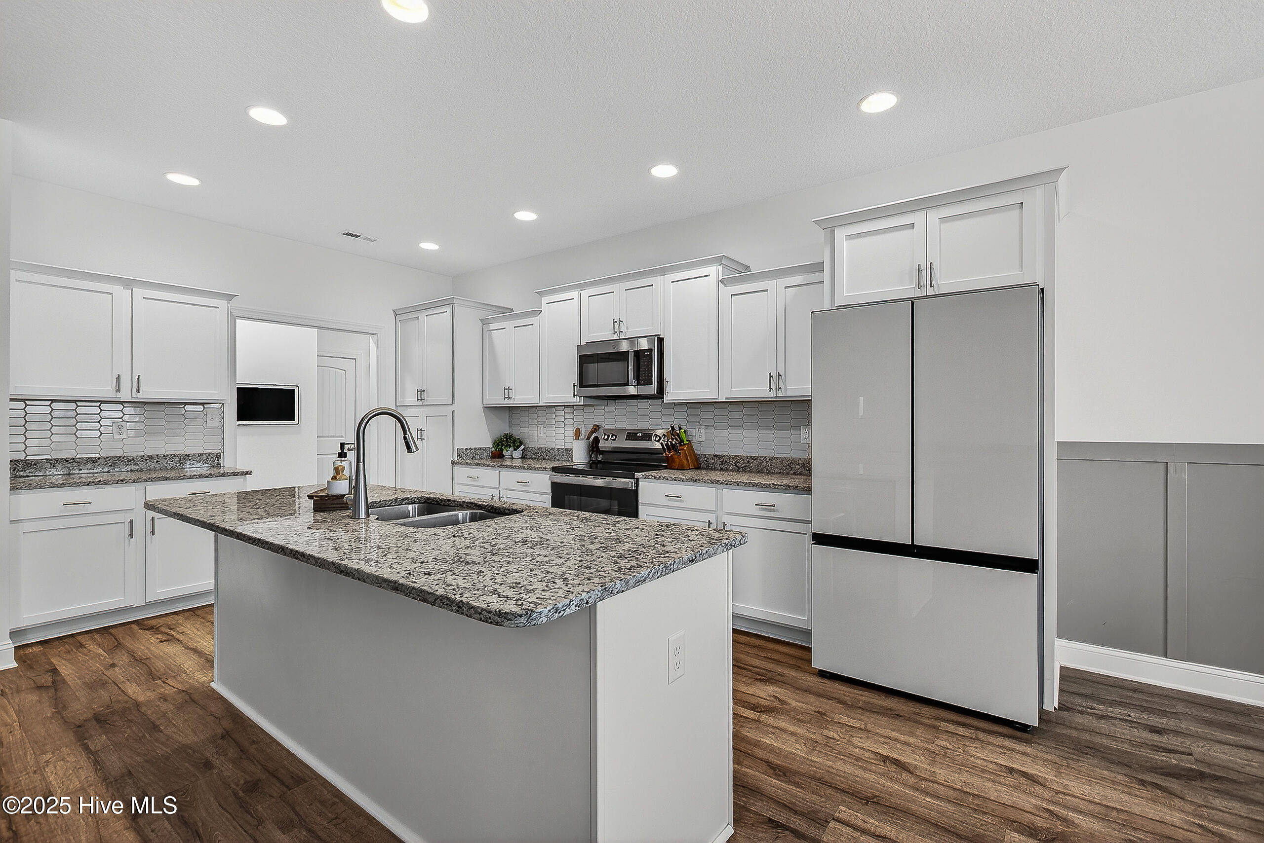 100542531 | Photo 14