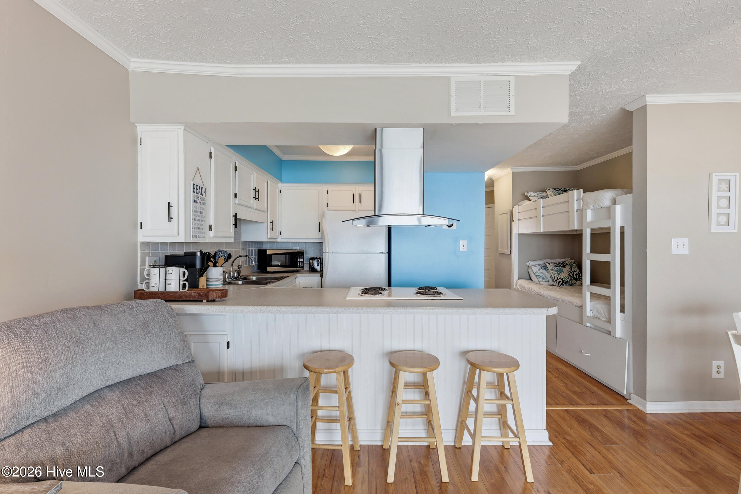 100557486 | Photo 12