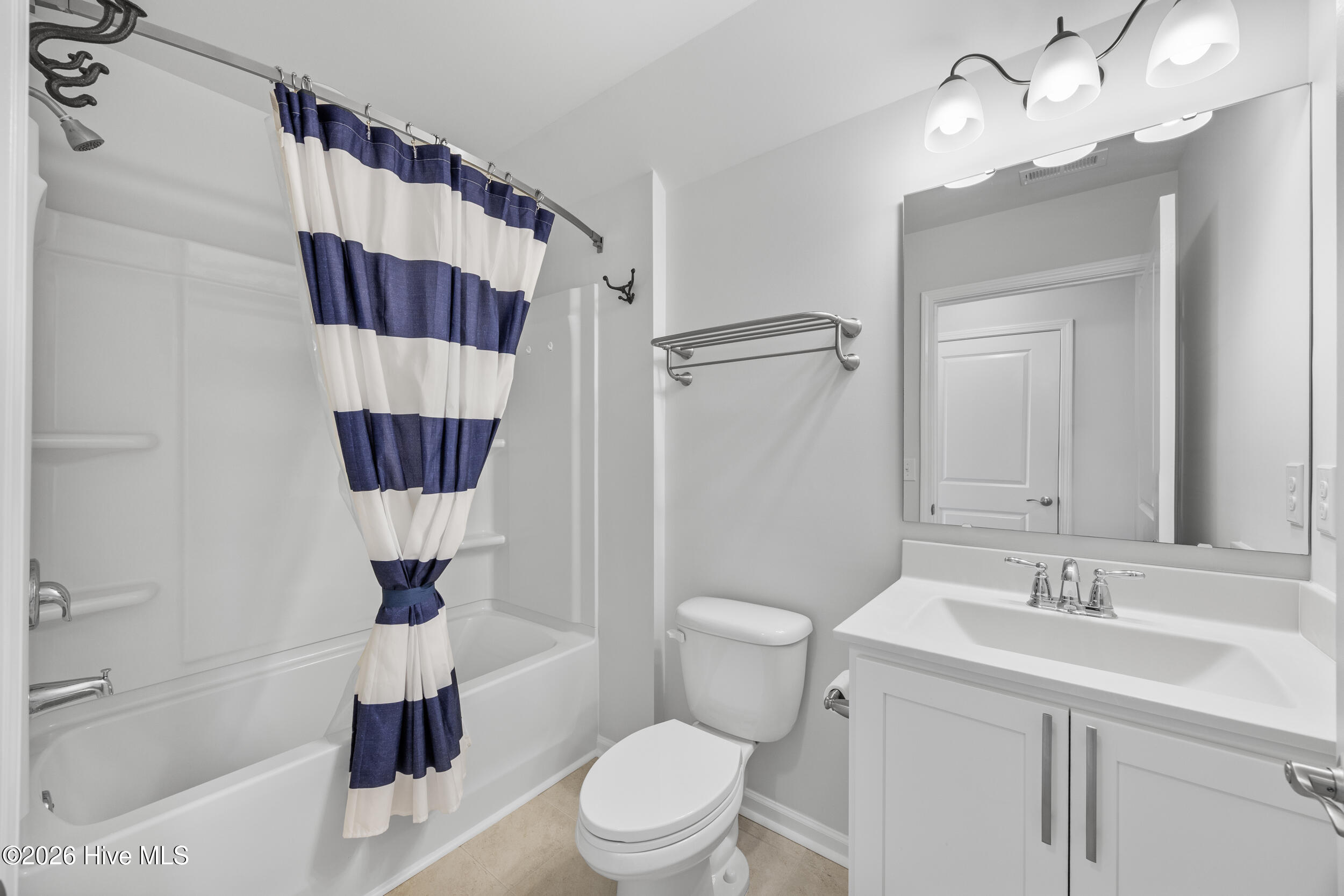 100570393 | Photo 28