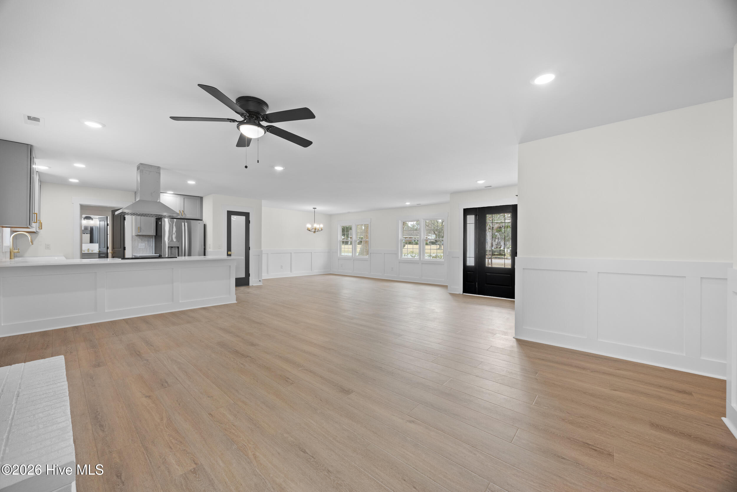 100556943 | Photo 13