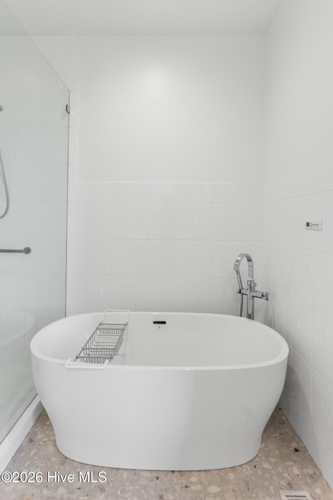 100560851 | Photo 27