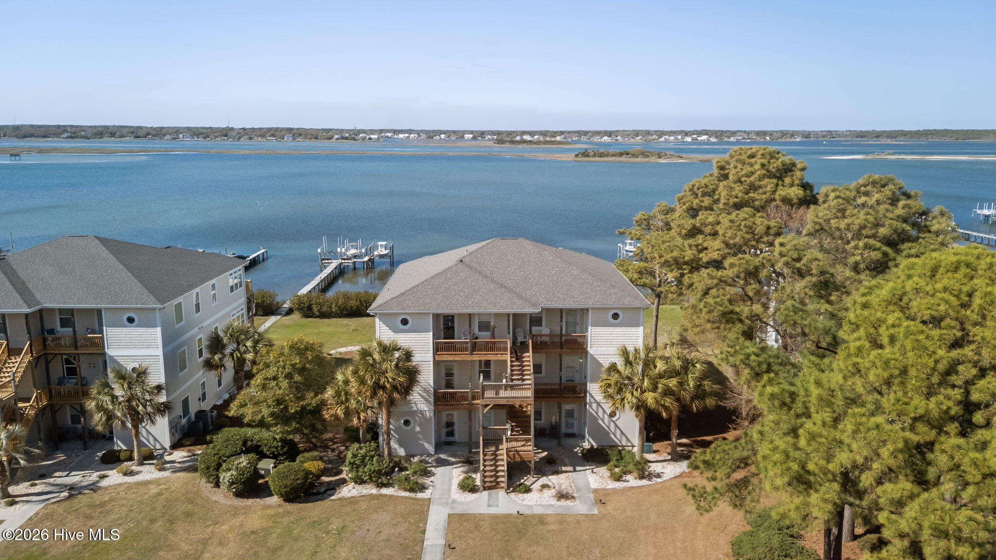 100565835 | Photo 41