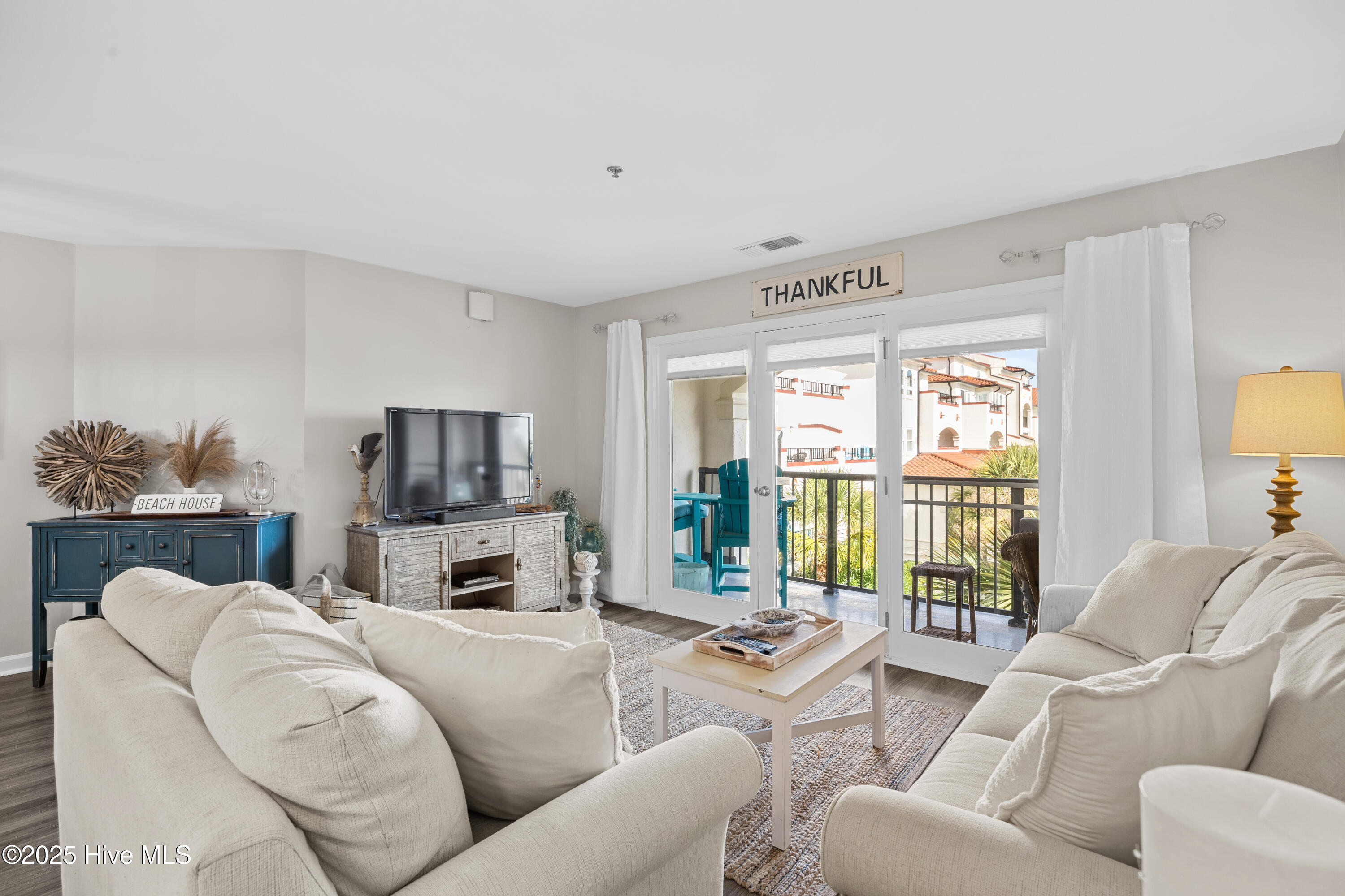 100530467 | Photo 15