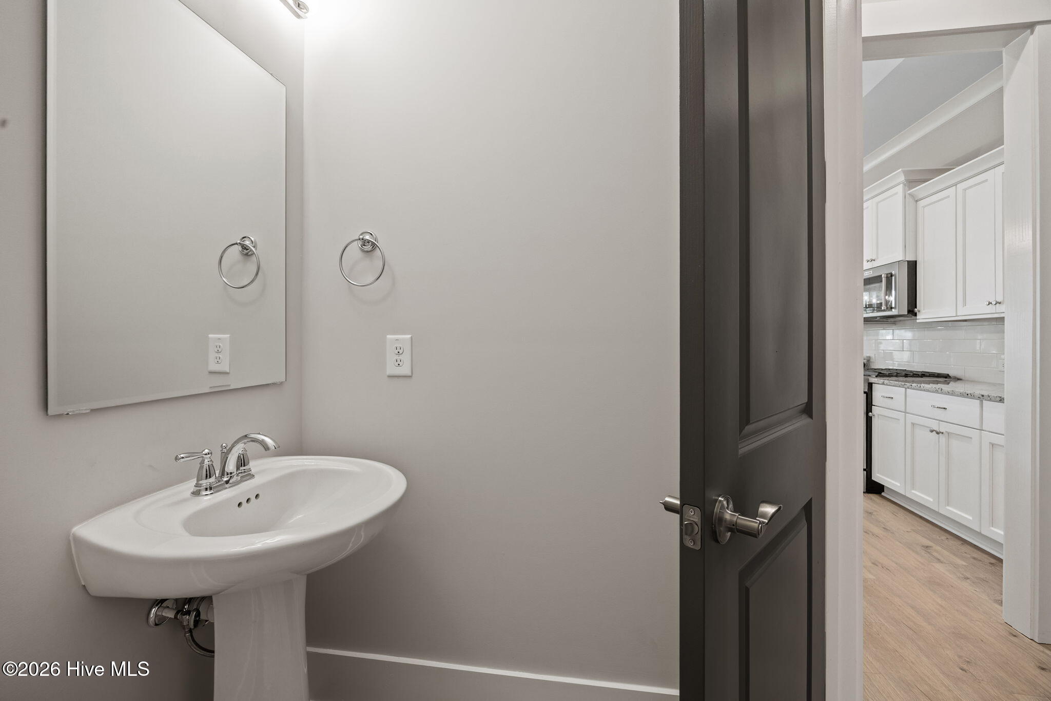 100563731 | Photo 41