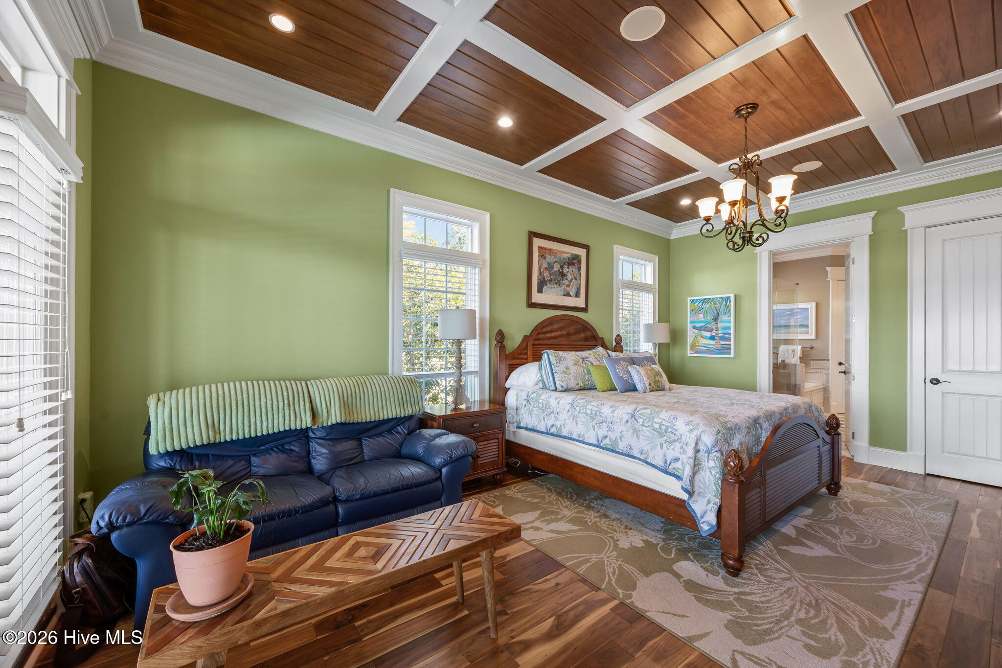 100564617 | Photo 34