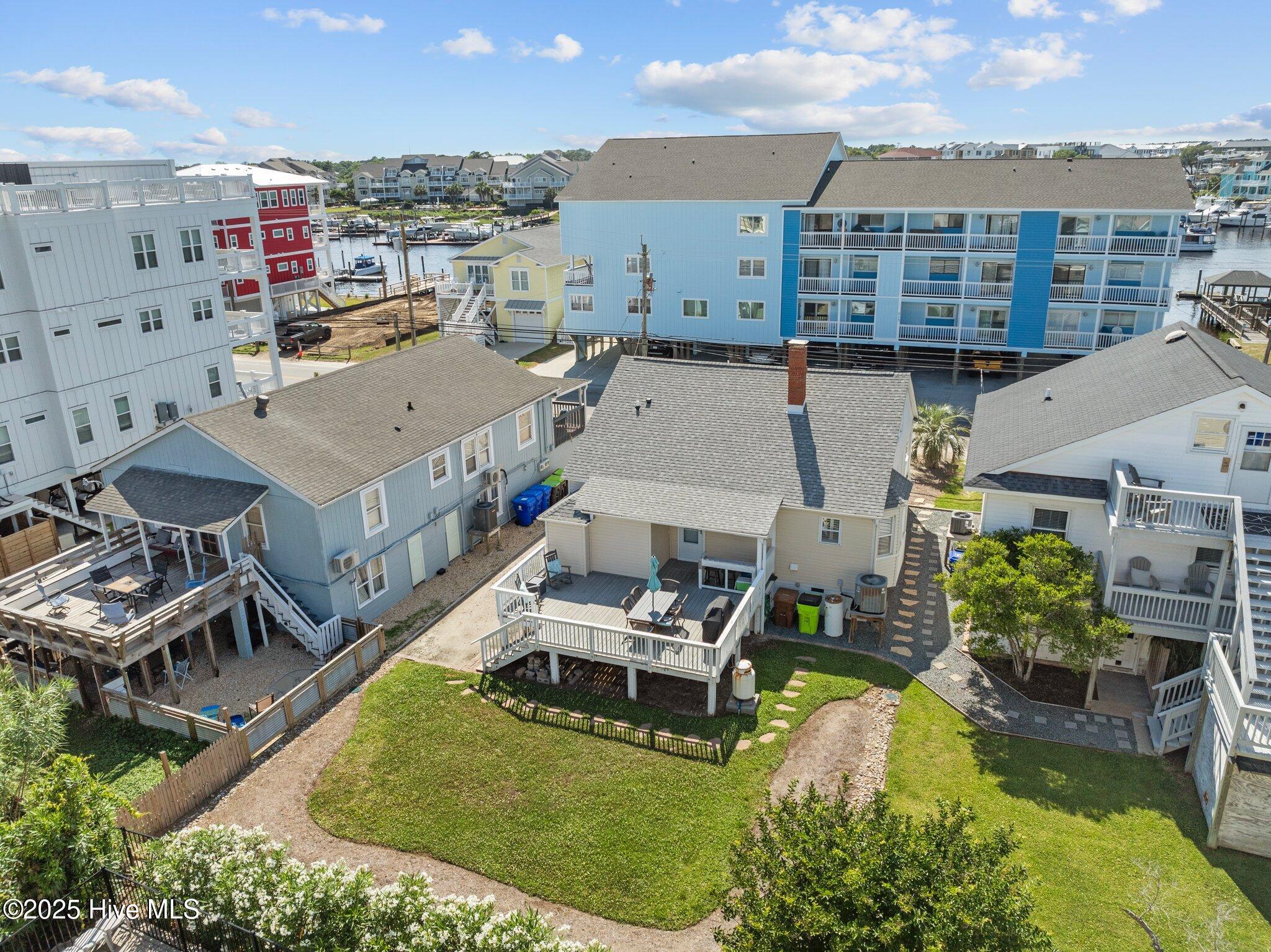 100532110 | Photo 11