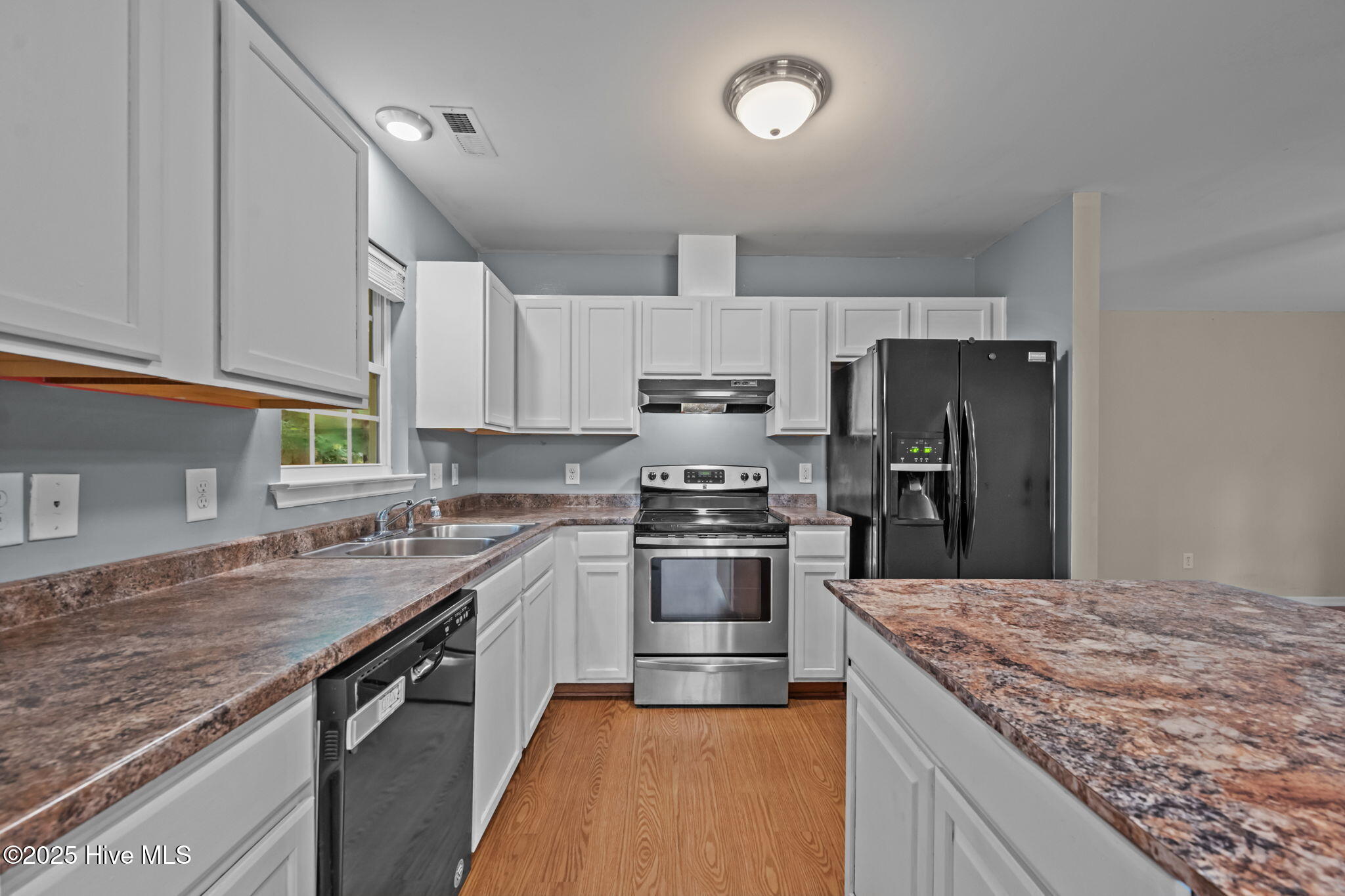 100560196 | Photo 12