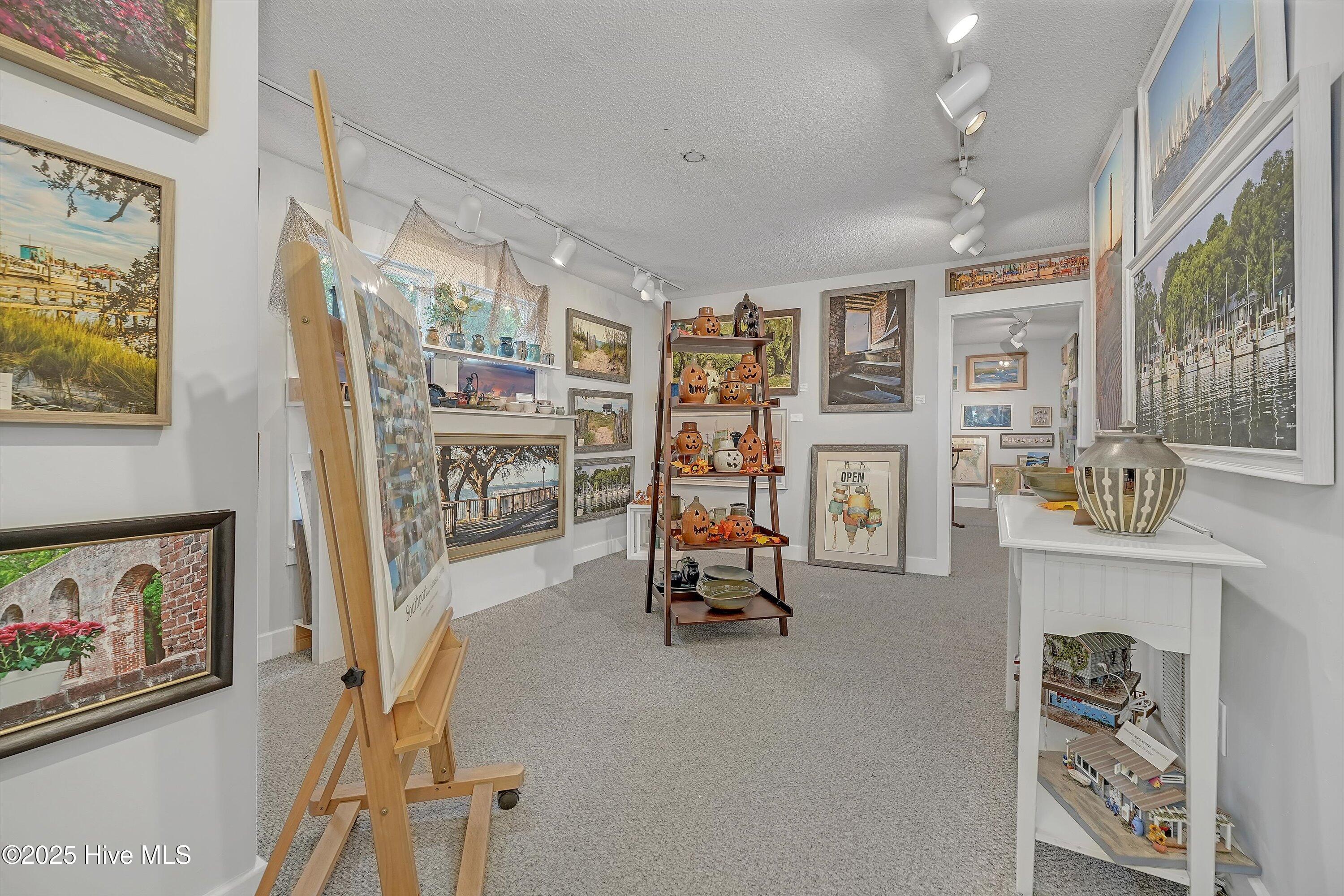 100530125 | Photo 16