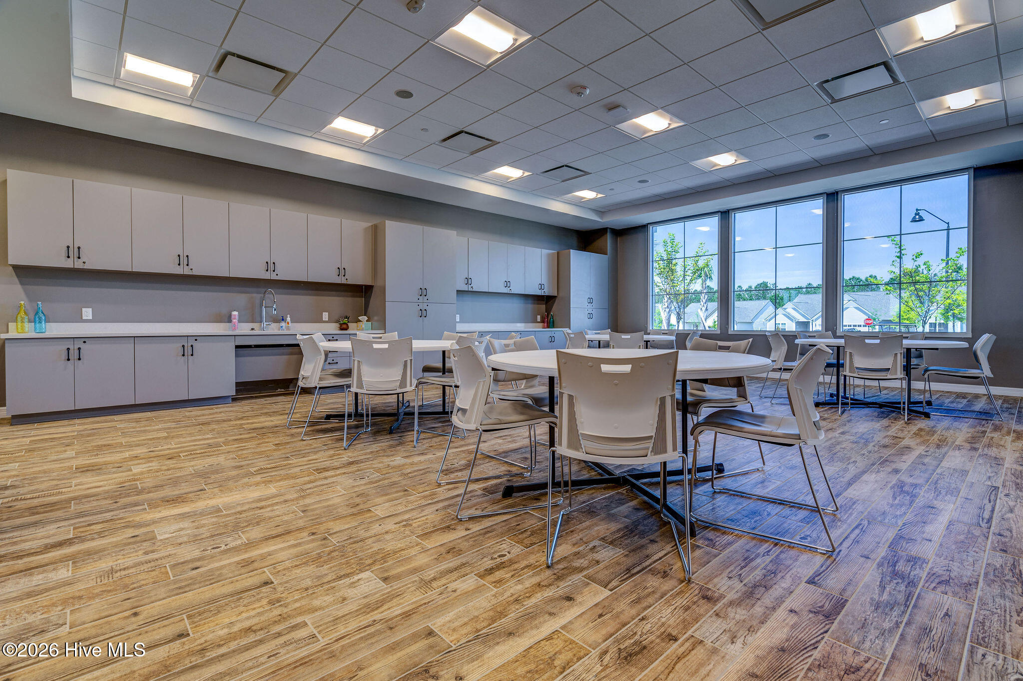 100560495 | Photo 40