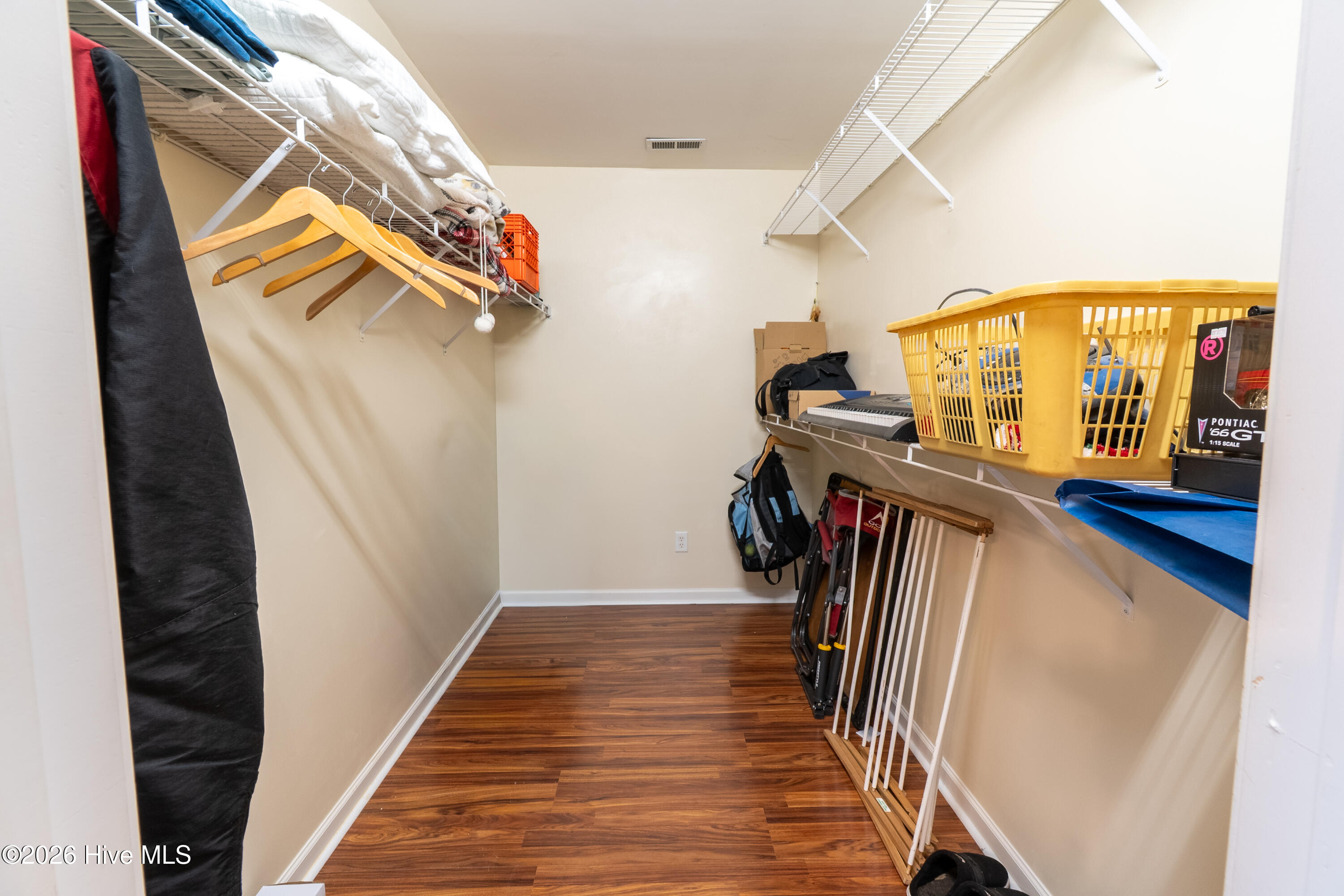 100554380 | Photo 30