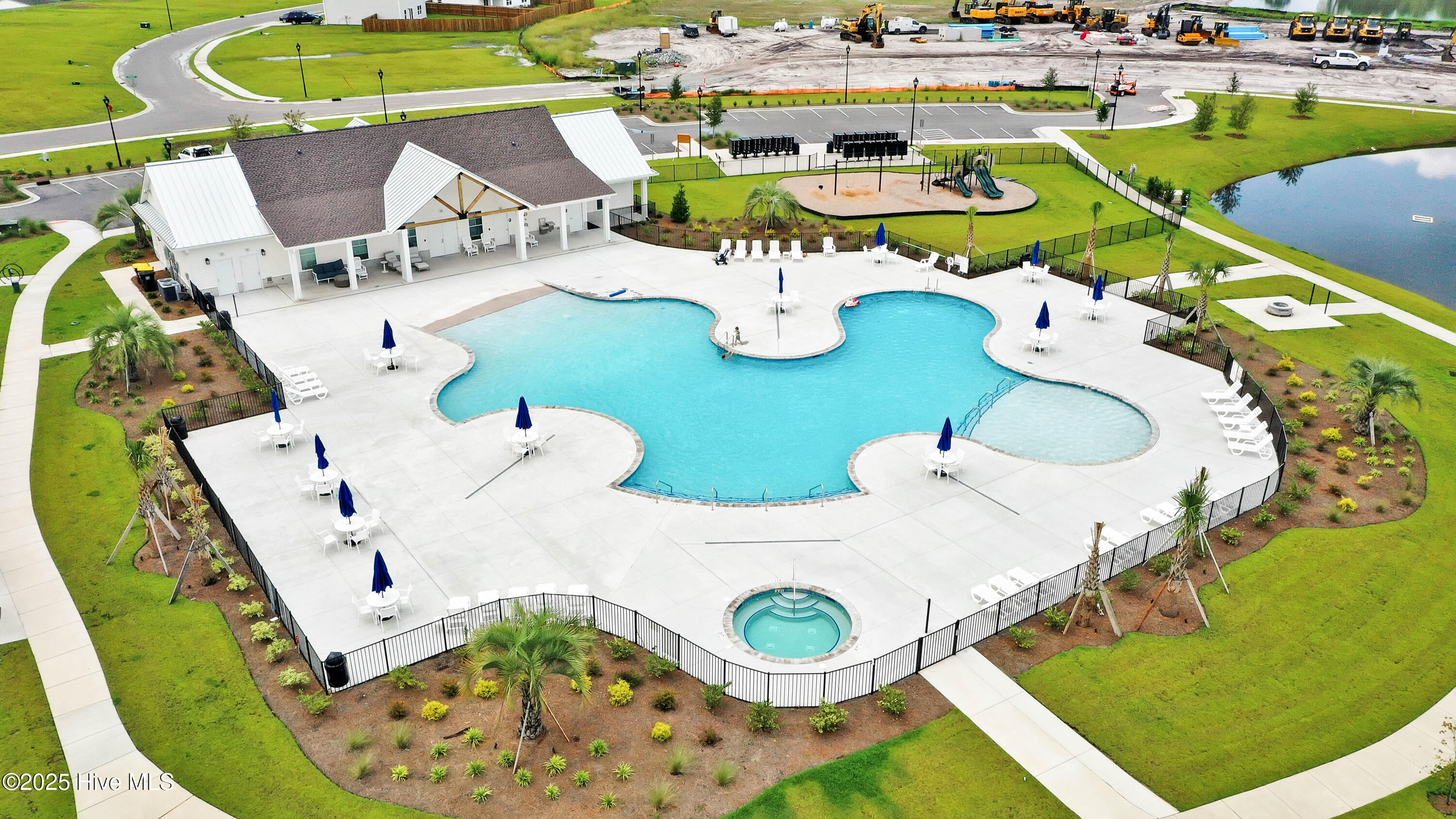 100551876 | Photo 32