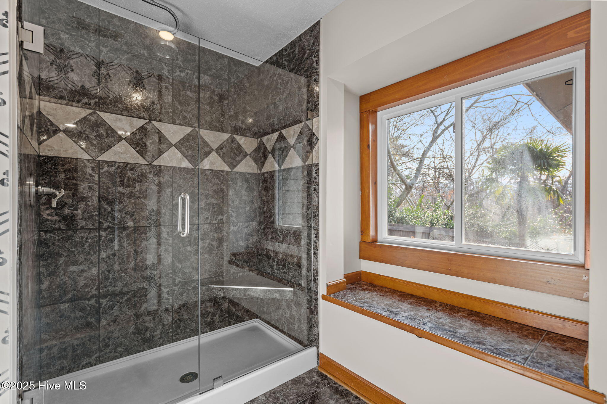 100536455 | Photo 38