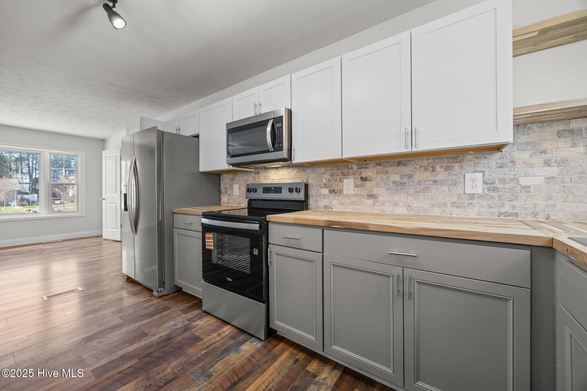 100544874 | Photo 25