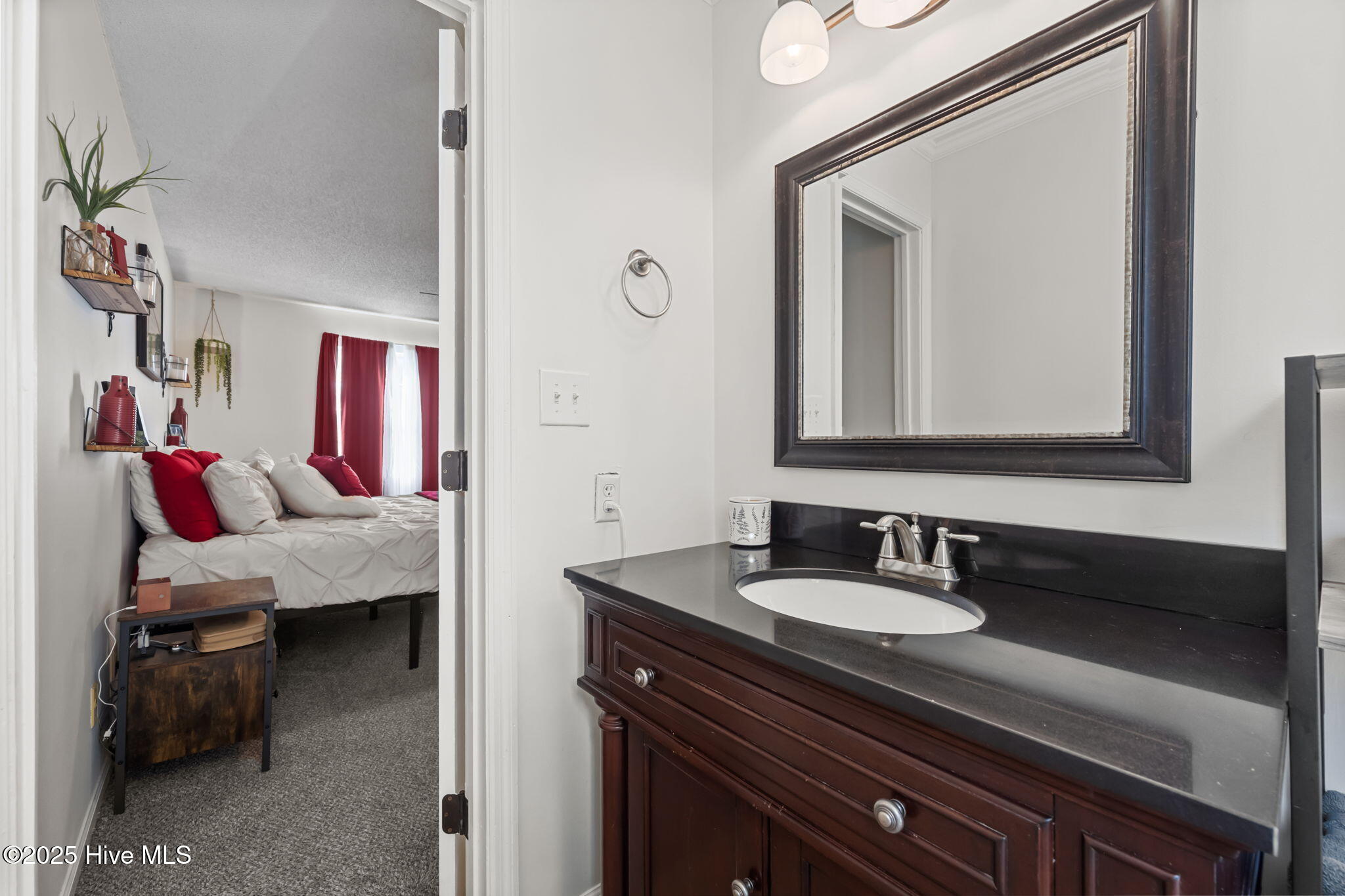 100539001 | Photo 27