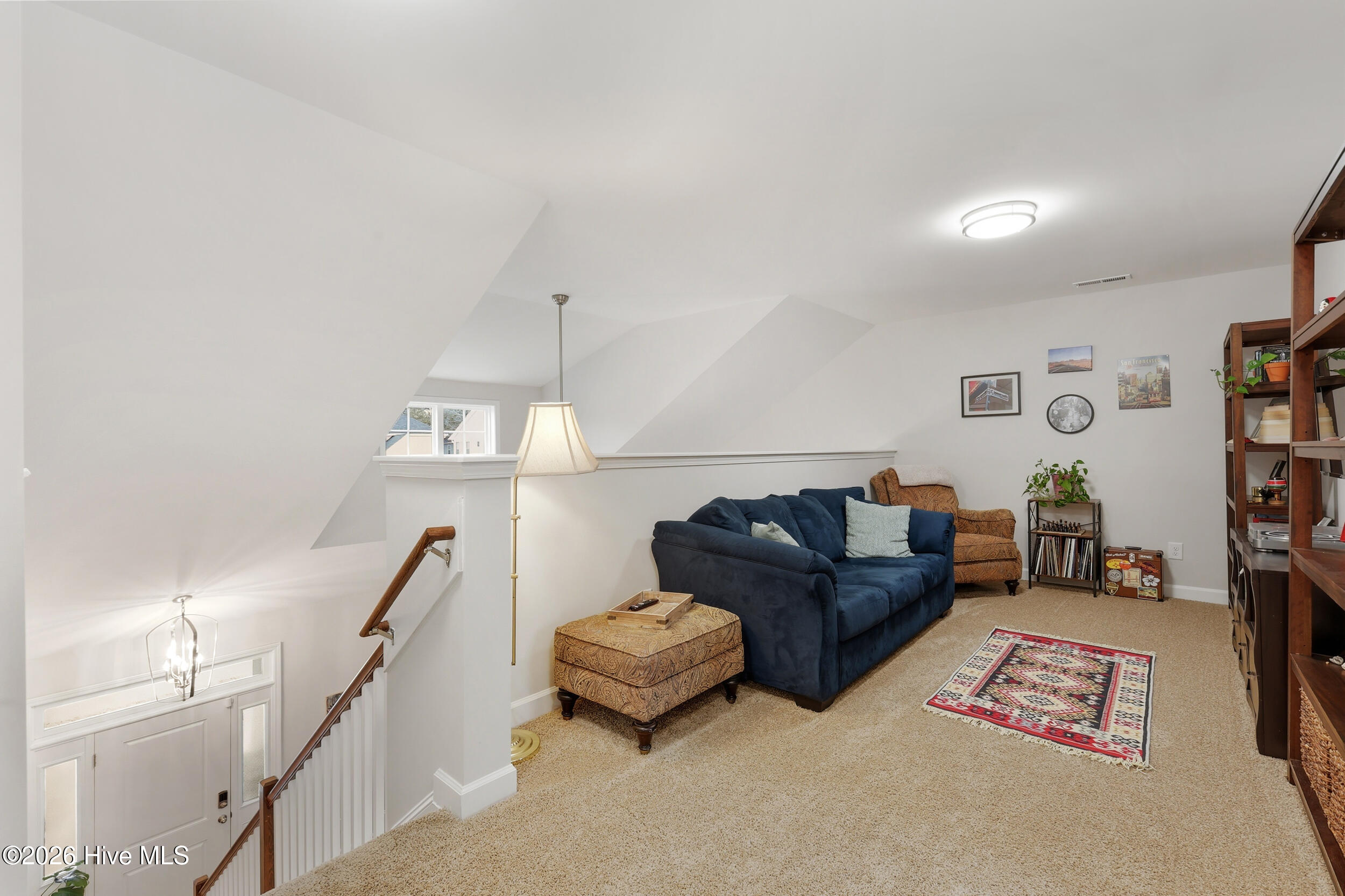 100565855 | Photo 31