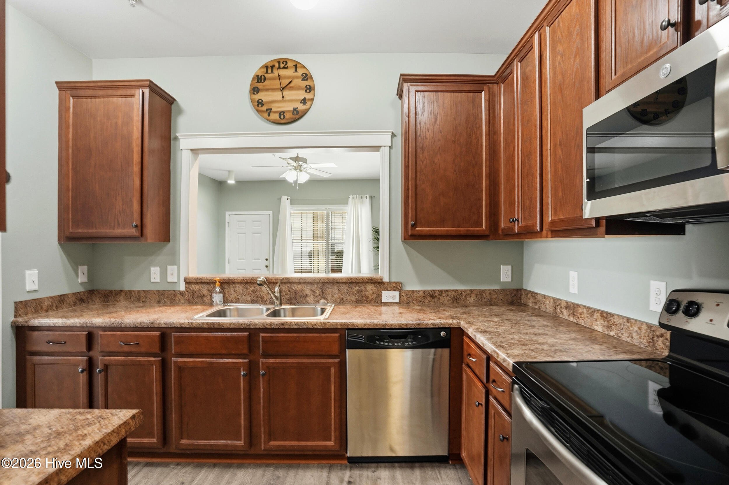 100556512 | Photo 11