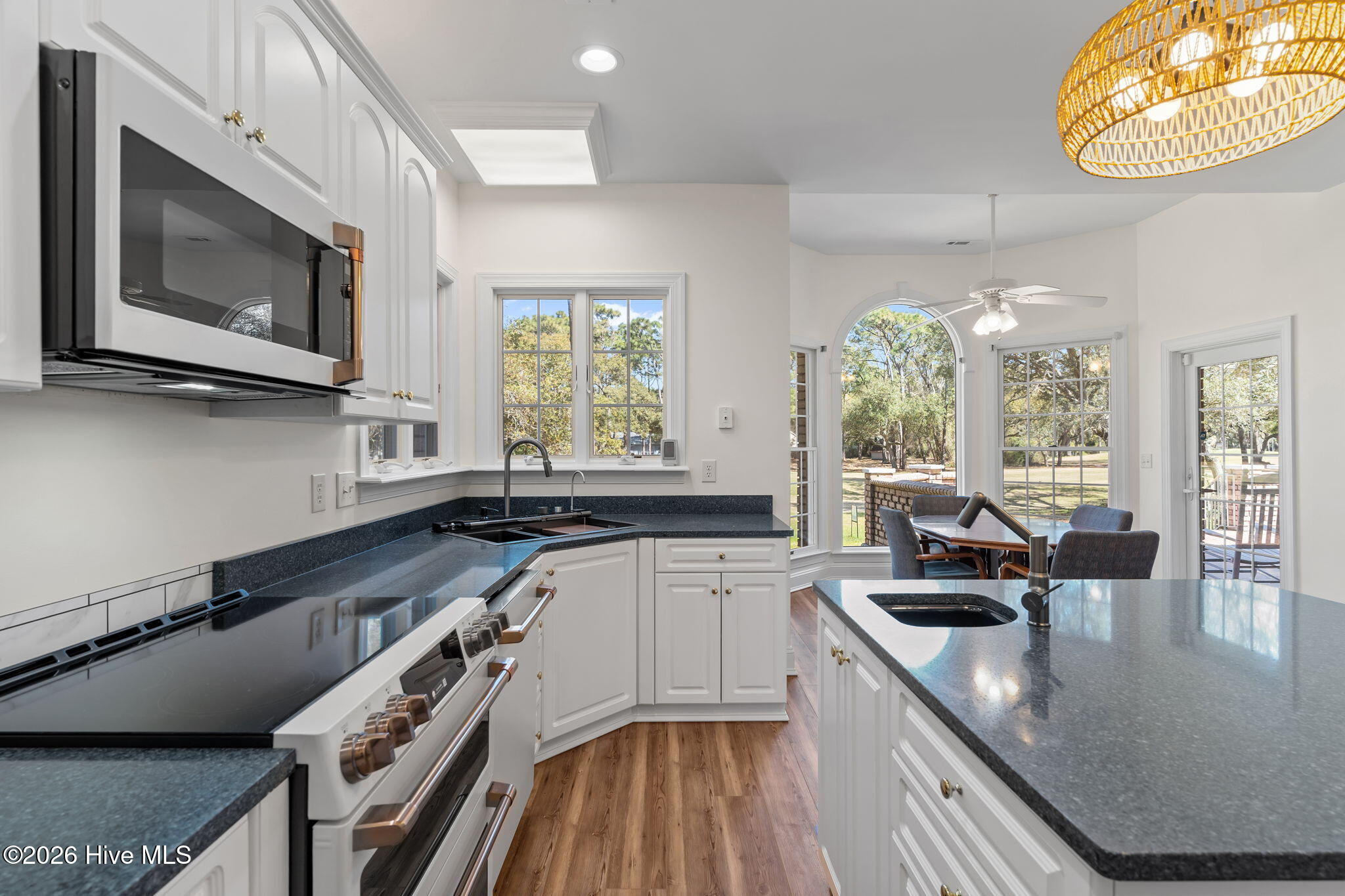 100548022 | Photo 18