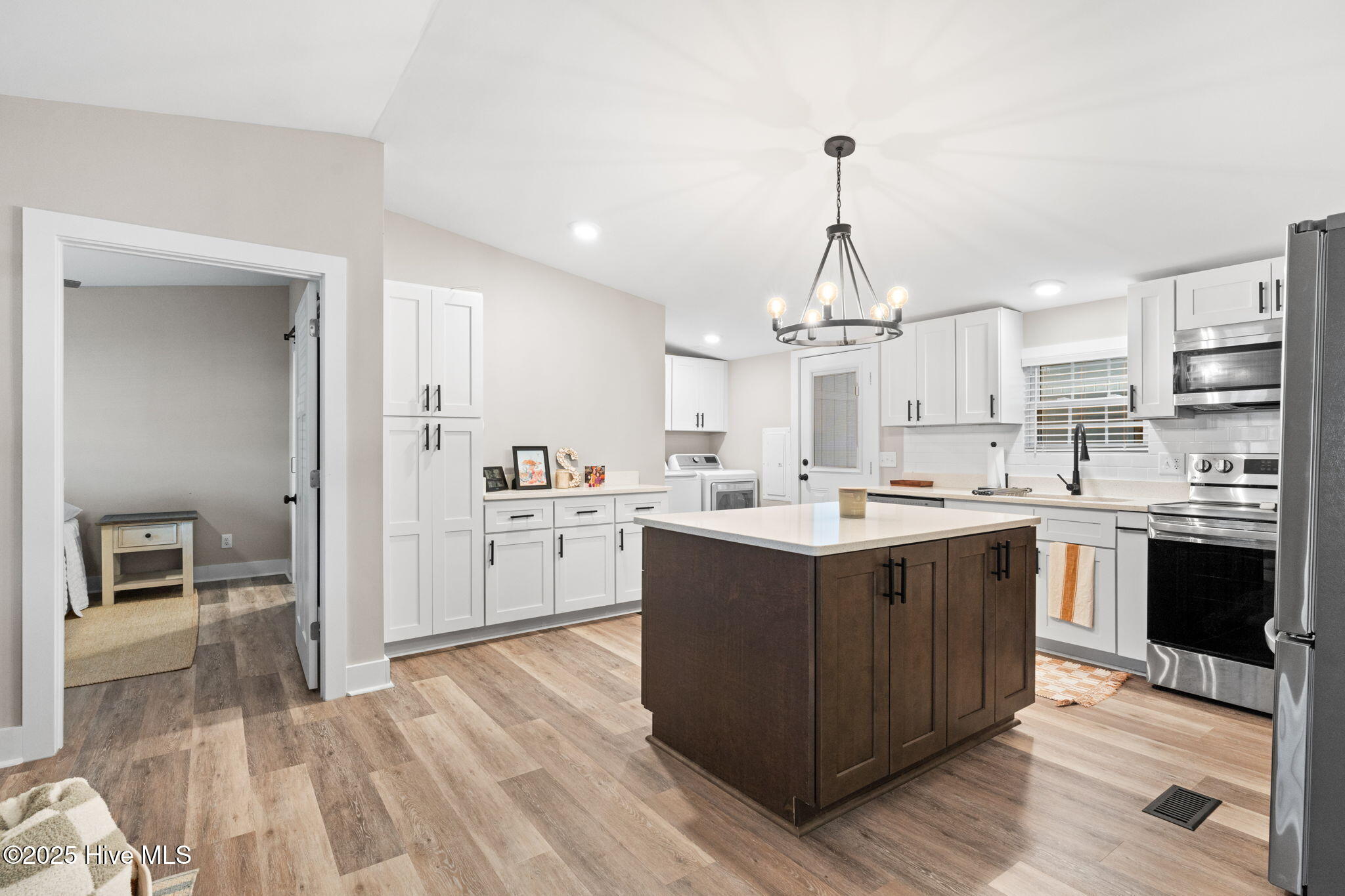 100545066 | Photo 16