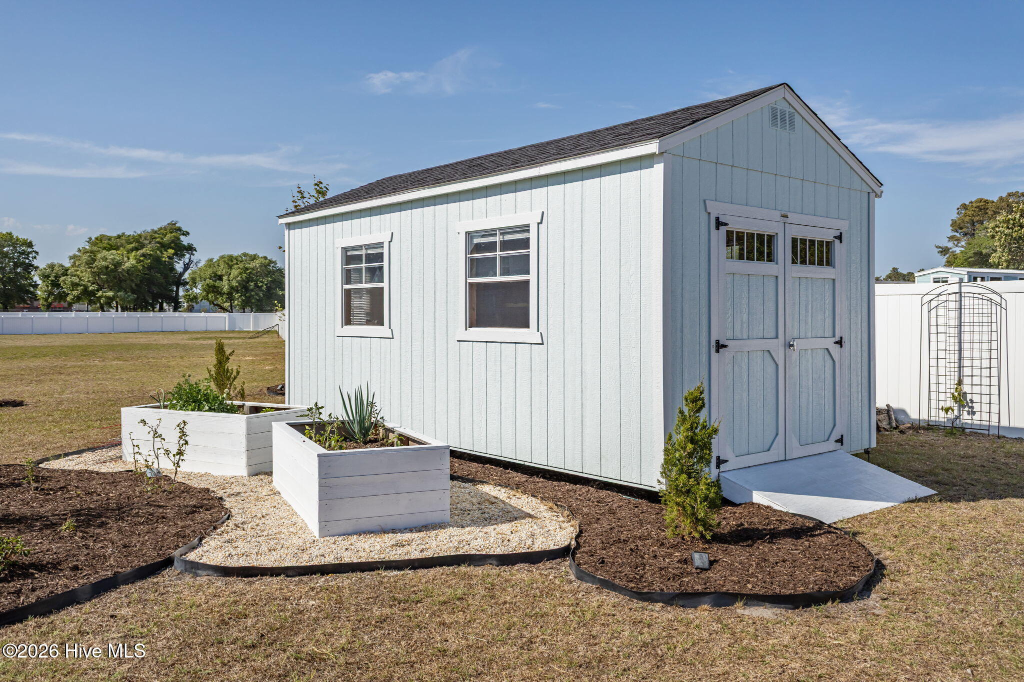 100569687 | Photo 44